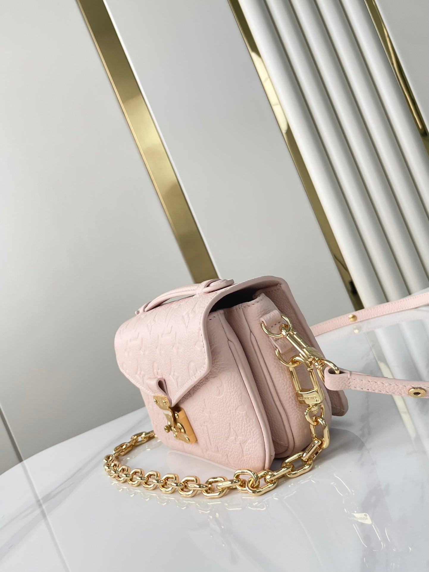 POCHETTE MÉTIS EAST WEST 21 IN PINK OPALE MONOGRAM ECLIPSE CANVAS GOLD BUCKLE - Image 5