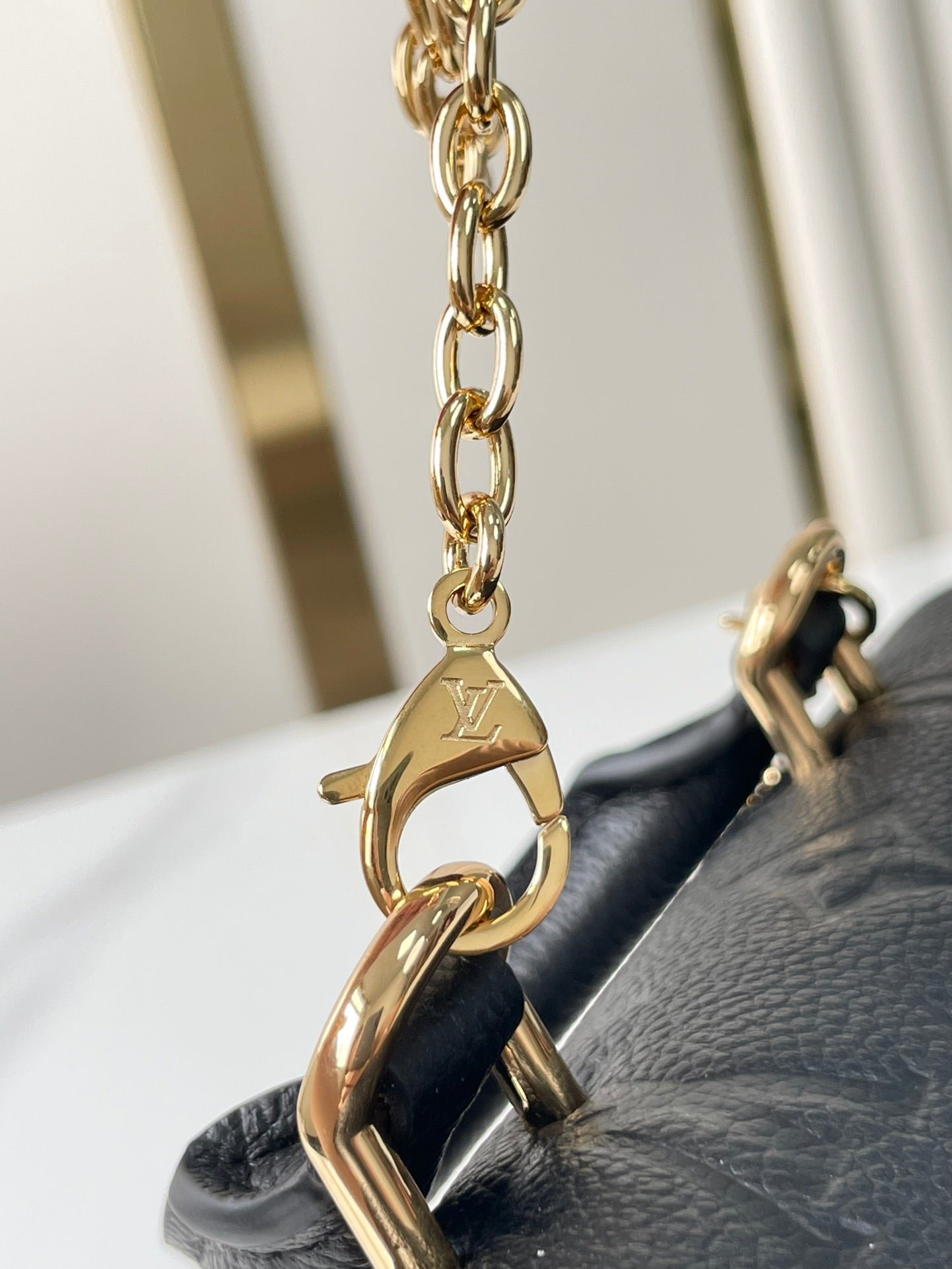 NANO MADELEINE 21 IN BLACK EMBOSSED CALFSKIN GOLD HARDWARE - Image 5