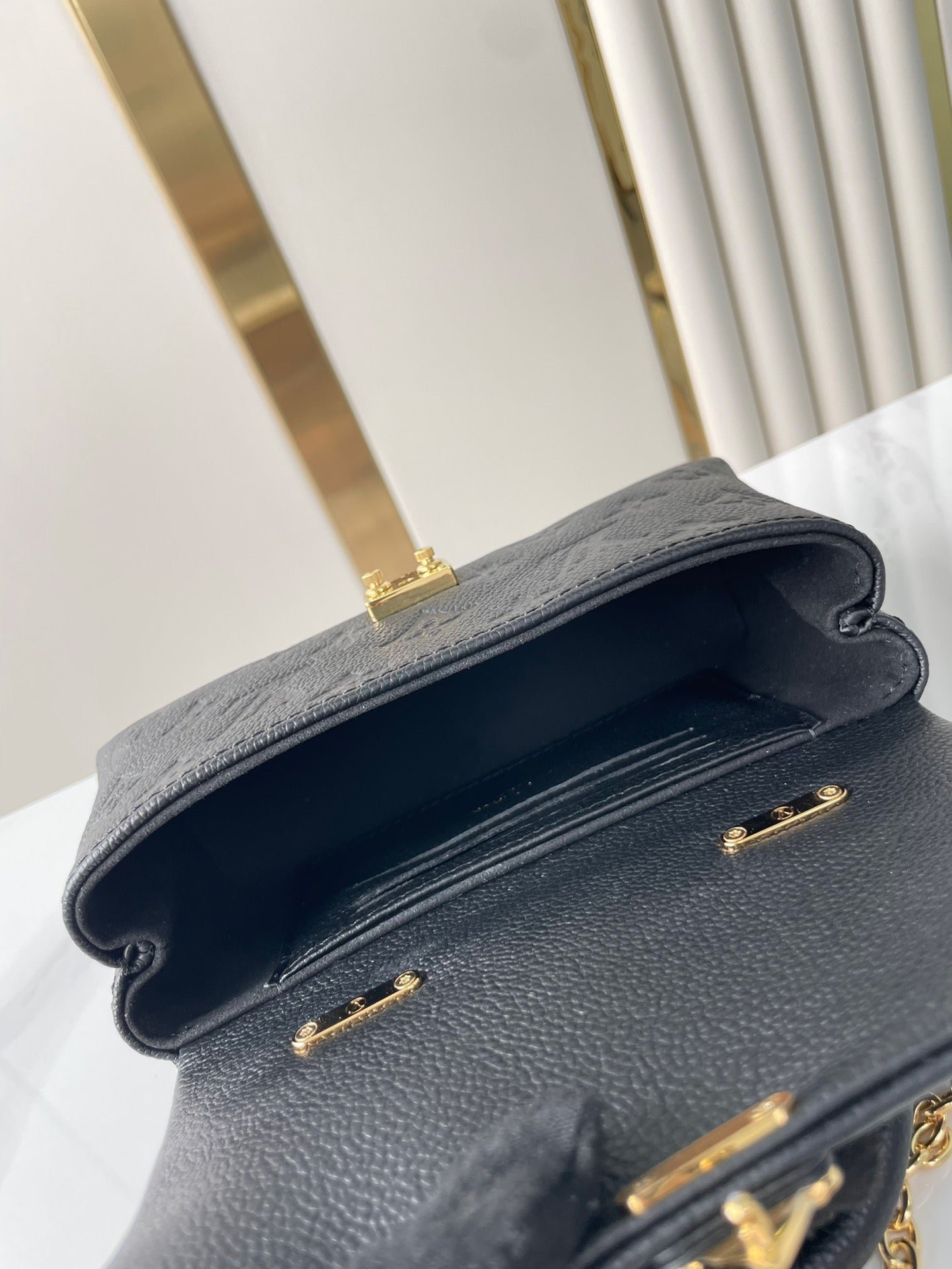 NANO MADELEINE 21 IN BLACK EMBOSSED CALFSKIN GOLD HARDWARE - Image 8