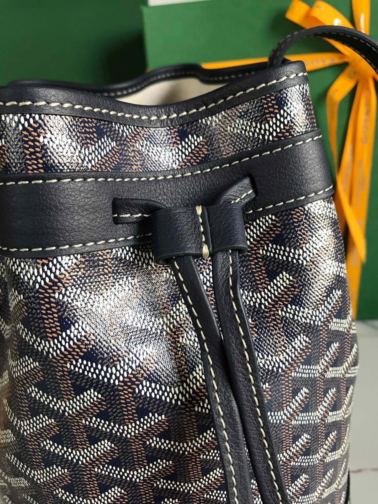 PETIT FLOT BUCKET BAG 22 IN NAVY BLUE GOYARDINE CANVAS AND LAMBSKIN TRIM - Image 7