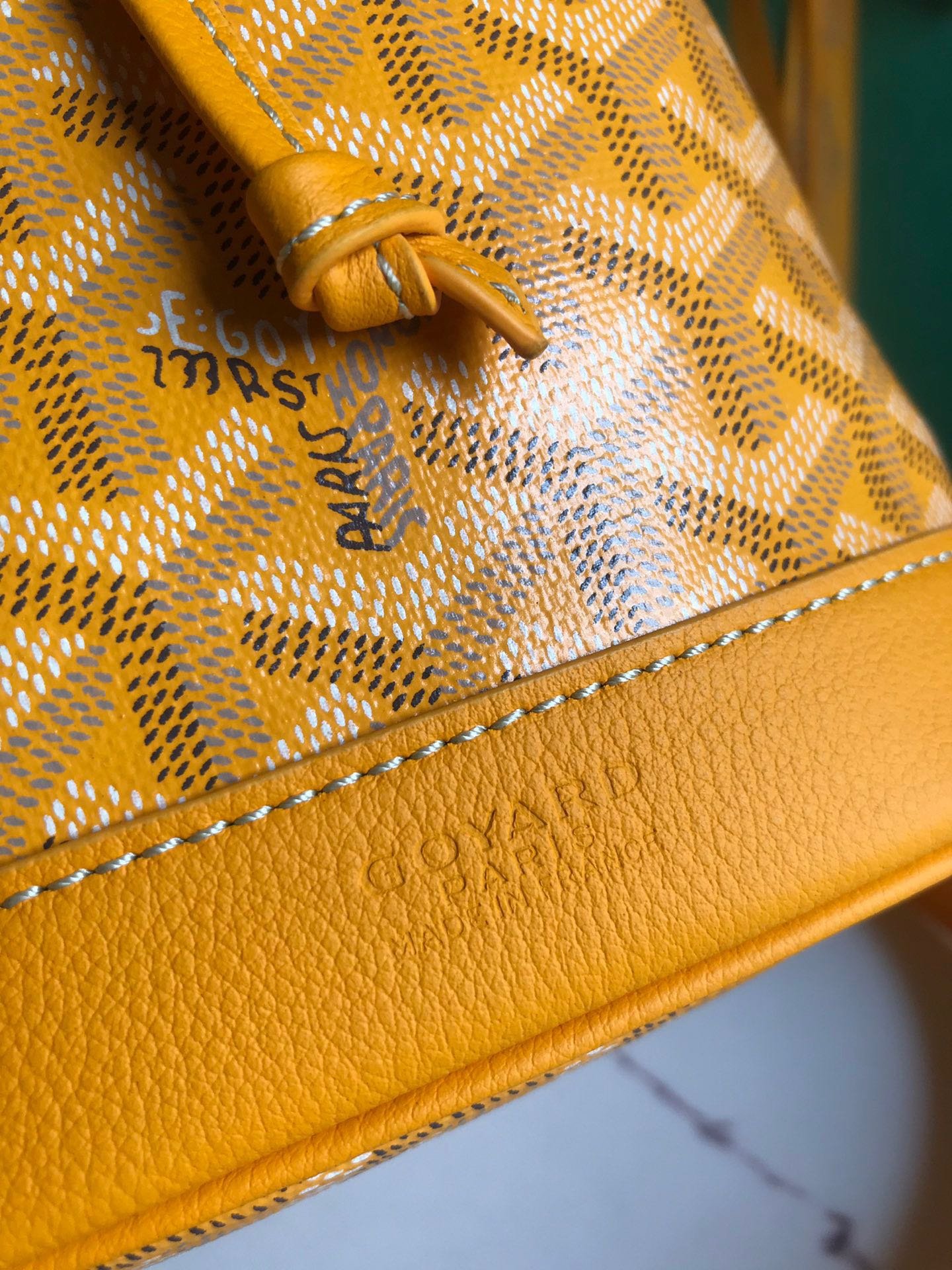 PETIT FLOT BUCKET BAG 22 IN YELLOW GOYARDINE CANVAS AND LAMBSKIN TRIM - Image 4