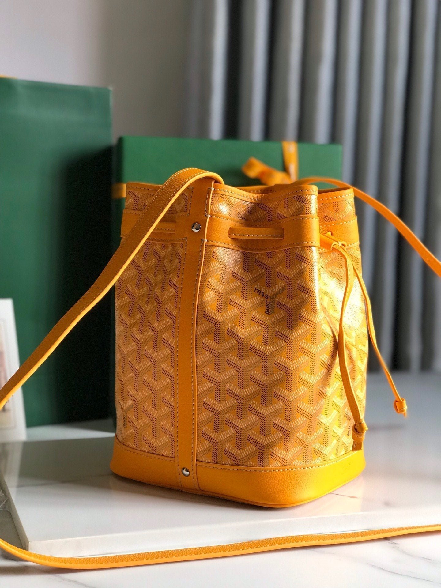 PETIT FLOT BUCKET BAG 22 IN YELLOW GOYARDINE CANVAS AND LAMBSKIN TRIM - Image 6