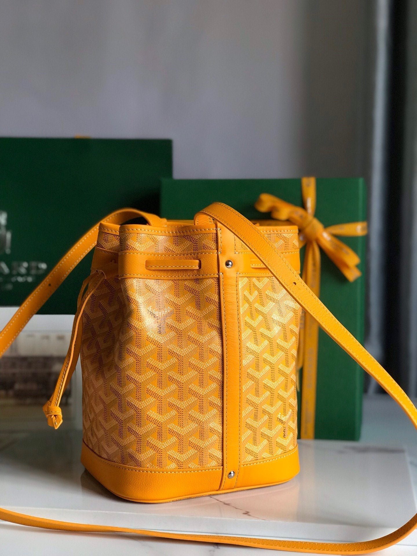PETIT FLOT BUCKET BAG 22 IN YELLOW GOYARDINE CANVAS AND LAMBSKIN TRIM - Image 2