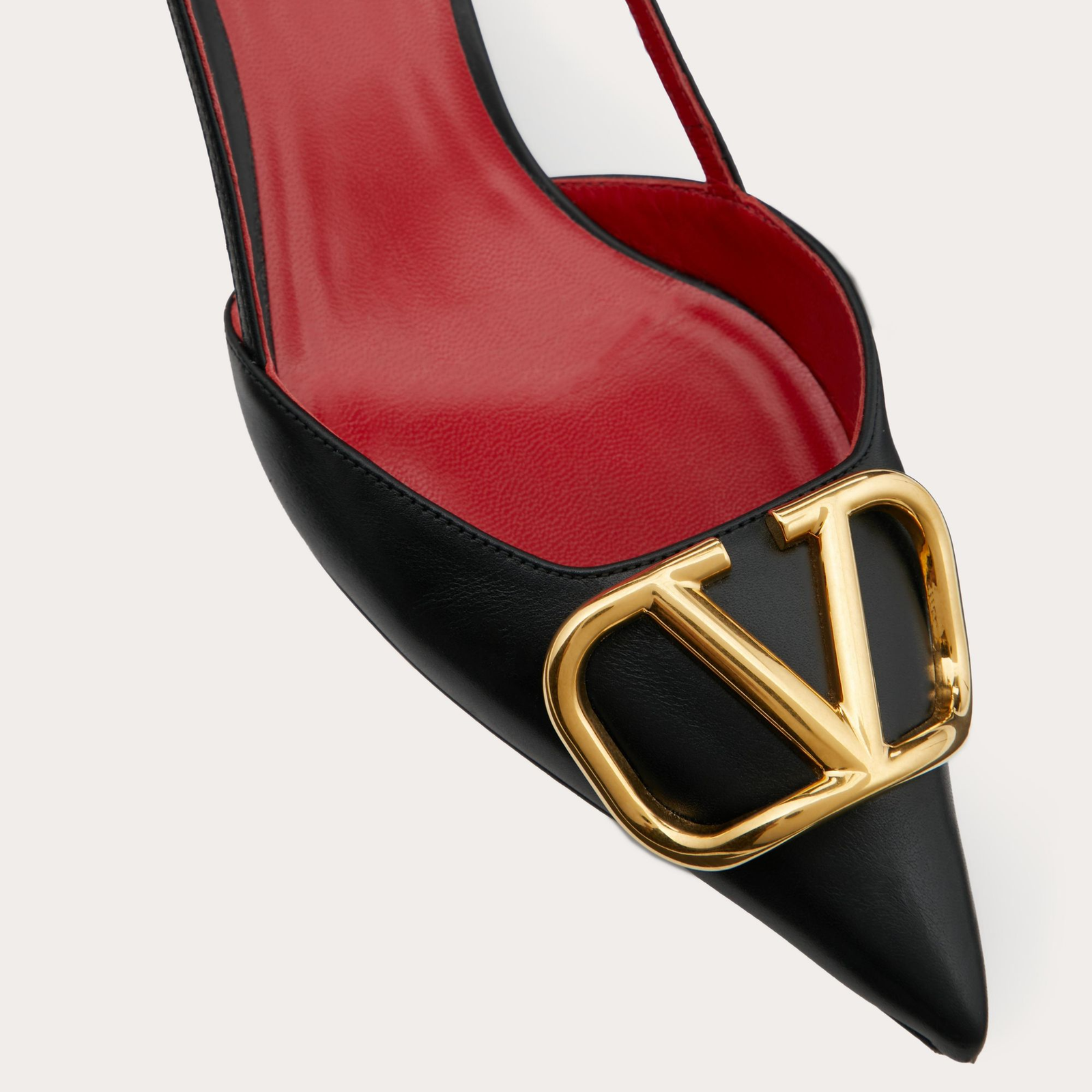 VLOGO SIGNATURE BLACK CALFSKIN SLINGBACK PUMP - Image 5
