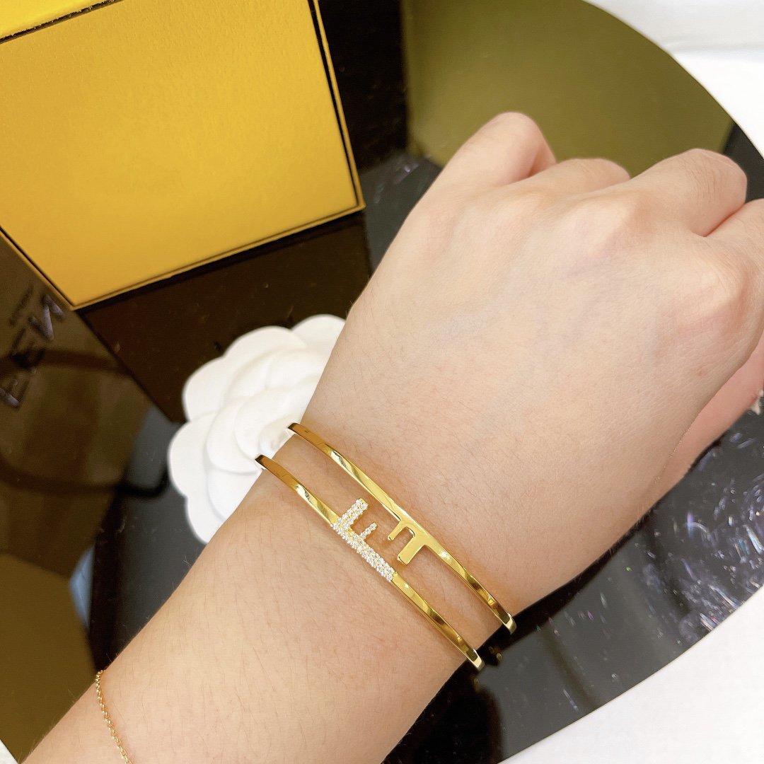 O'LOCK OPEN OVAL BRACELET GOLD DIAMOND - Image 8