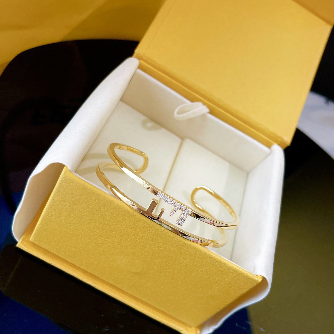 O'LOCK OPEN OVAL BRACELET GOLD DIAMOND - Image 4