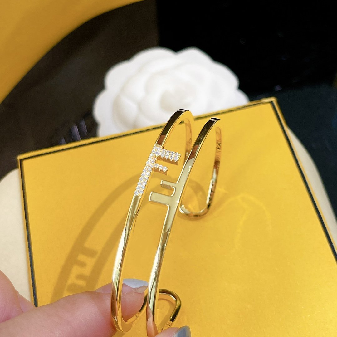 O'LOCK OPEN OVAL BRACELET GOLD DIAMOND - Image 5