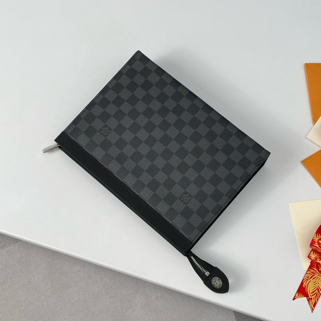 POCHETTE VOYAGE N41696 MM 26 MONOGRAM BLACK CALFSKIN - Image 2