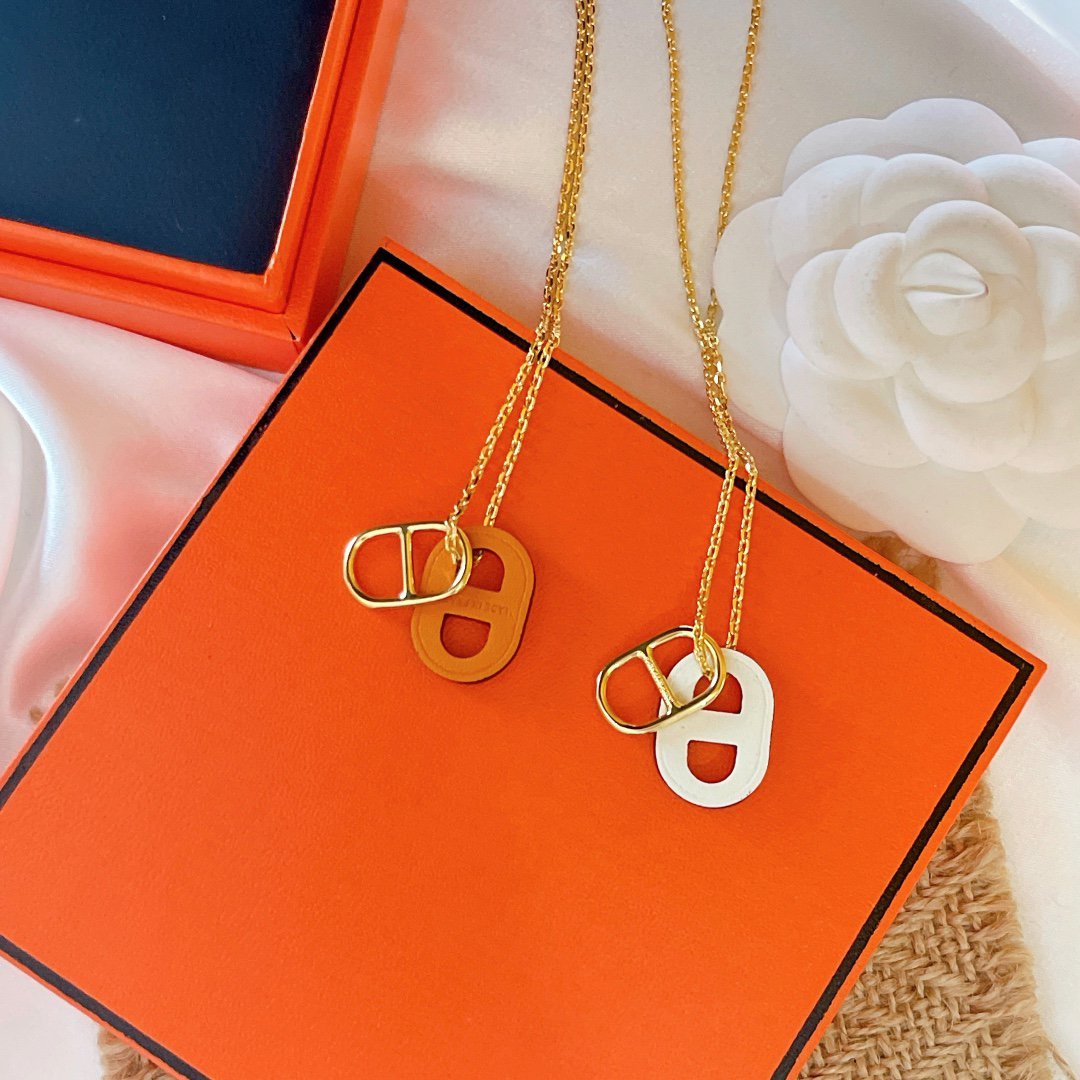 O'MAILLON PENDANT IN SWIFT CALFSKIN WITH GOLD PLATED HARDWARE - Image 4