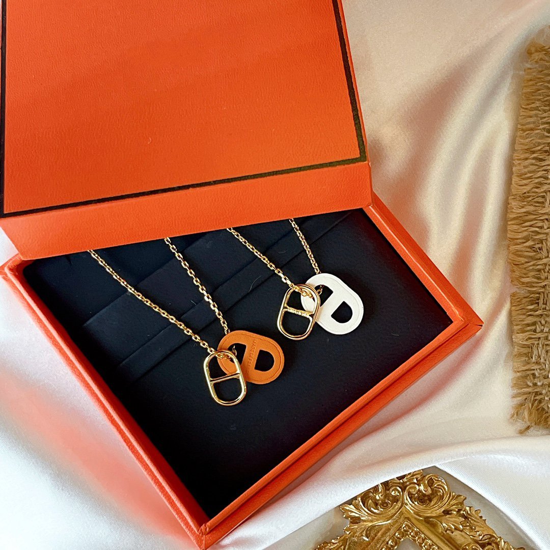 O'MAILLON PENDANT IN SWIFT CALFSKIN WITH GOLD PLATED HARDWARE - Image 5