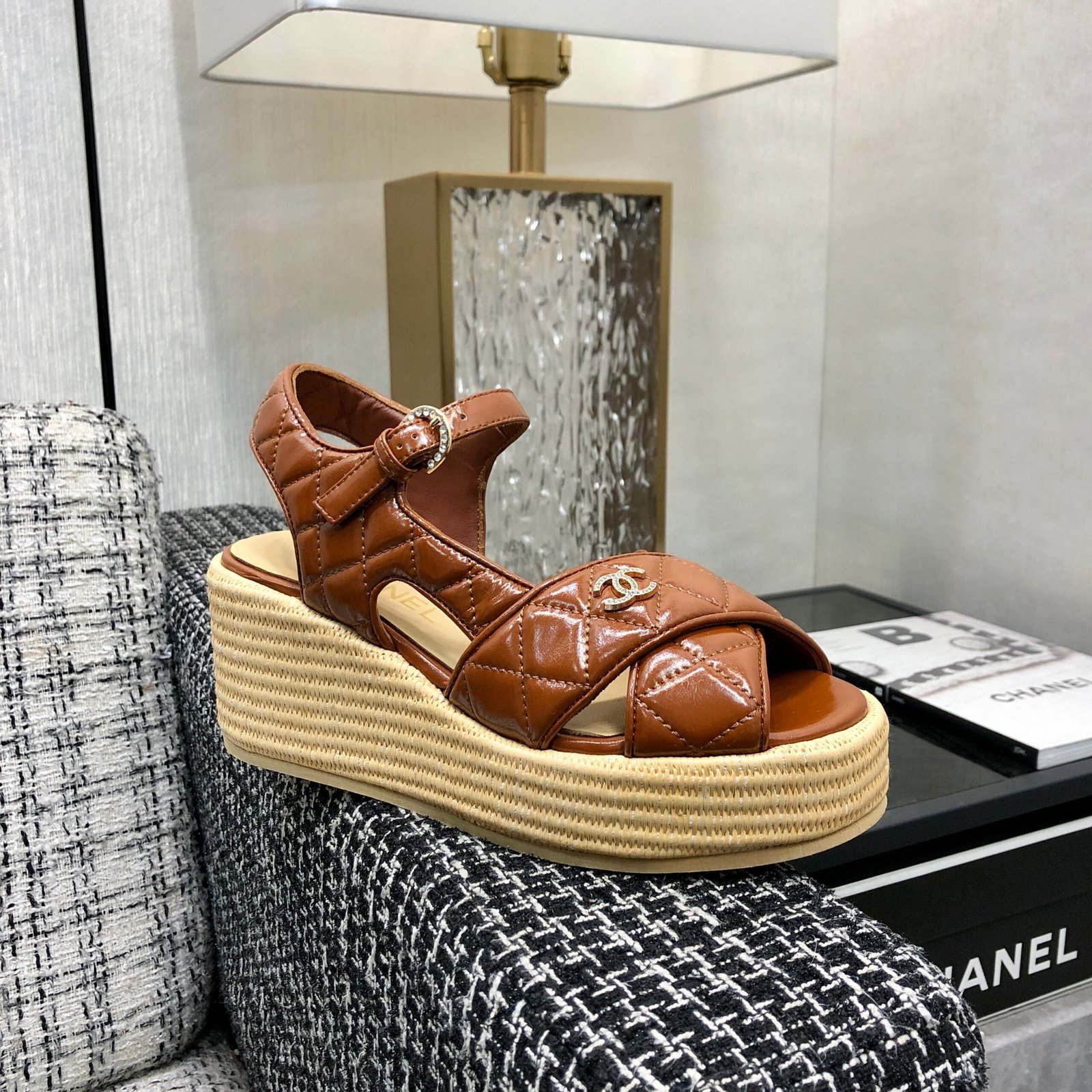 PEEP-TOE THICK SOLE SANDALS IN PERU BROWN PATENT LAMBSKIN - Image 2