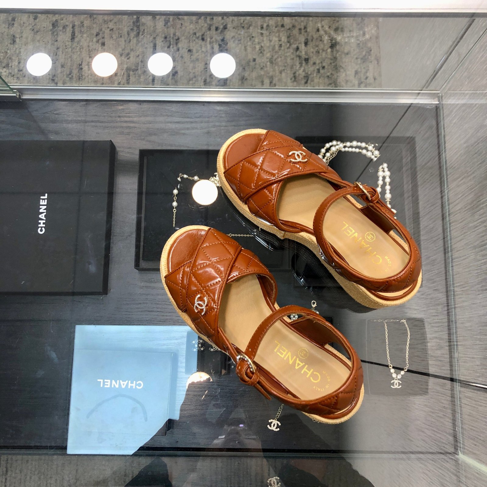 PEEP-TOE THICK SOLE SANDALS IN PERU BROWN PATENT LAMBSKIN - Image 5
