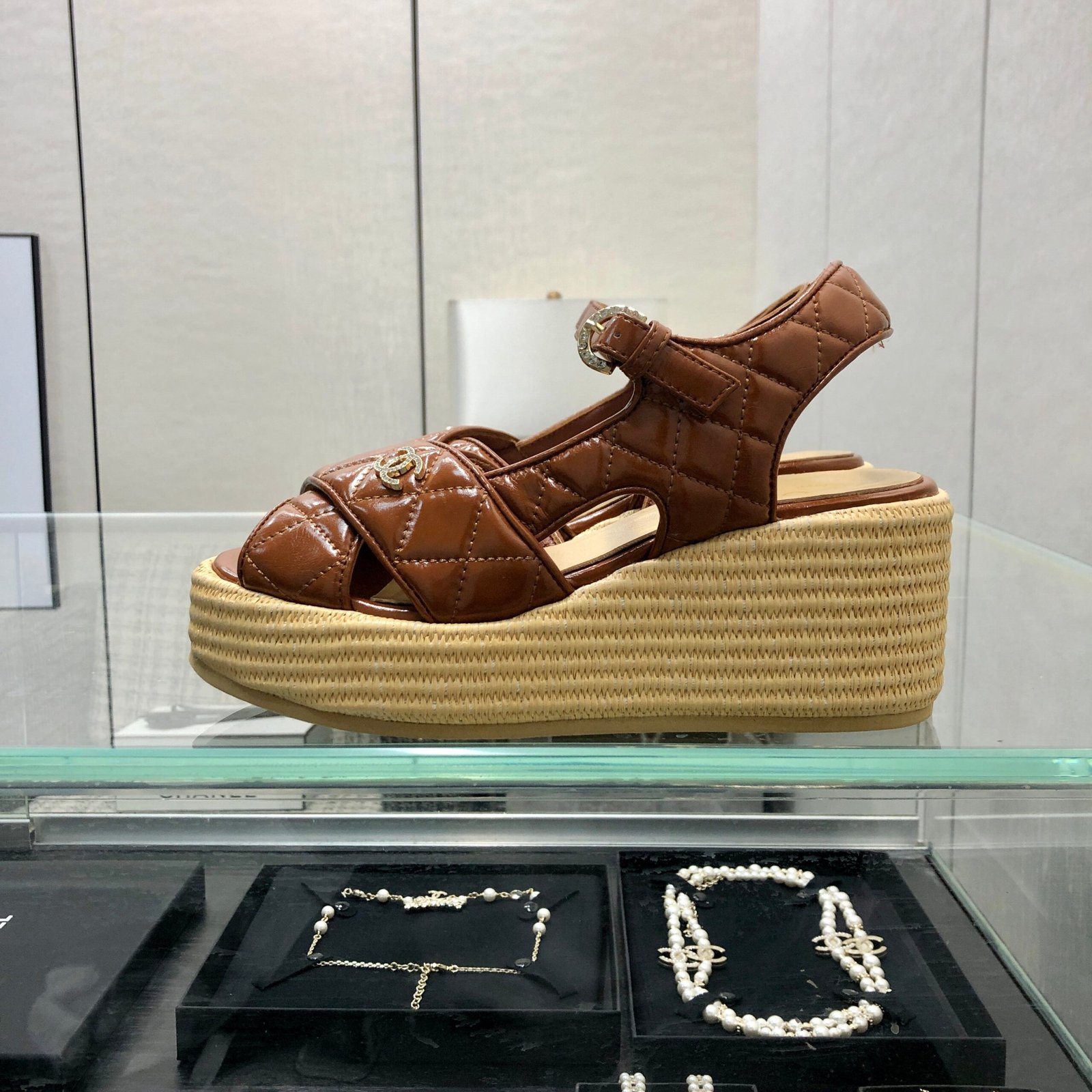 PEEP-TOE THICK SOLE SANDALS IN PERU BROWN PATENT LAMBSKIN - Image 8