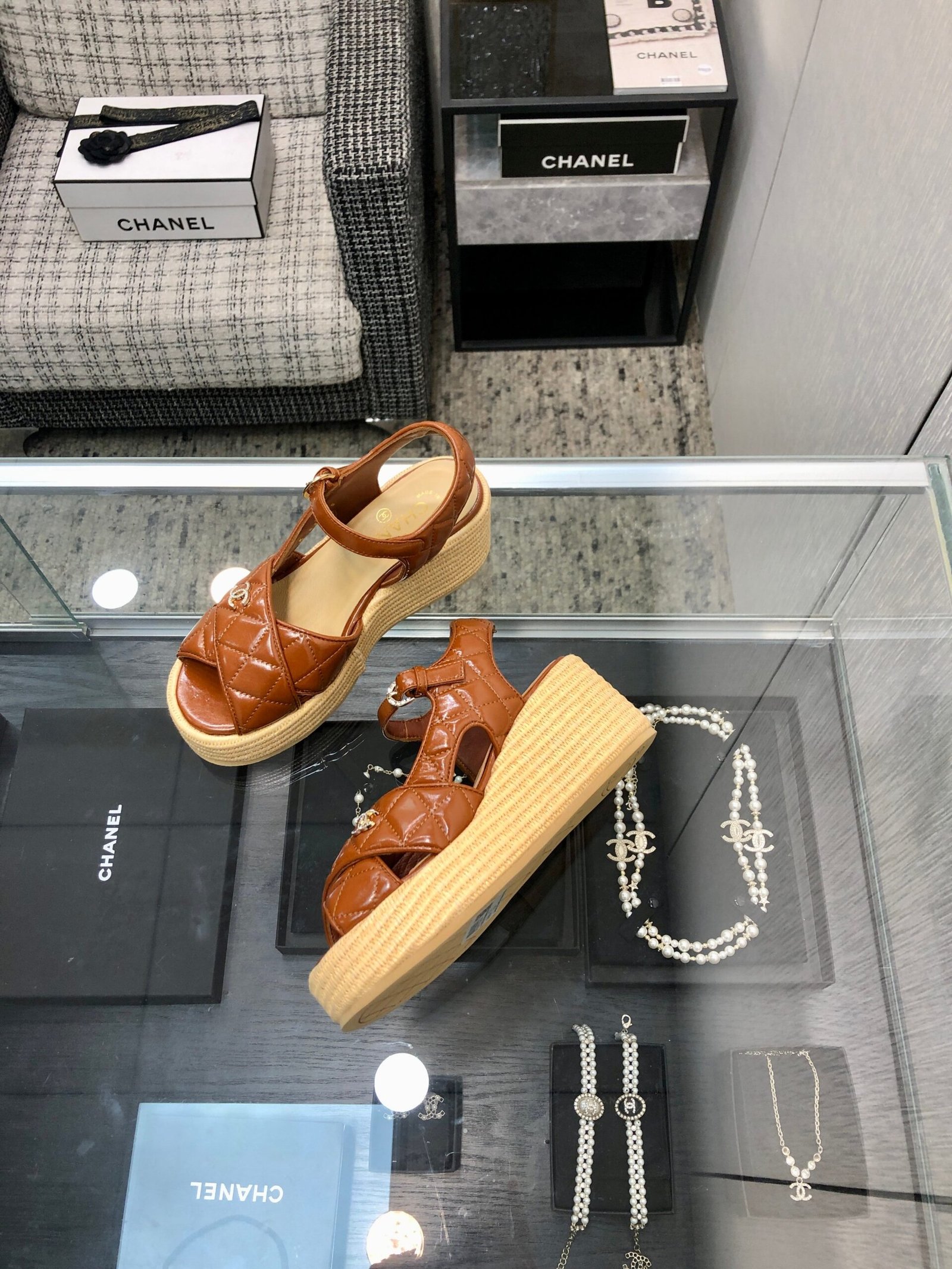 PEEP-TOE THICK SOLE SANDALS IN PERU BROWN PATENT LAMBSKIN - Image 6