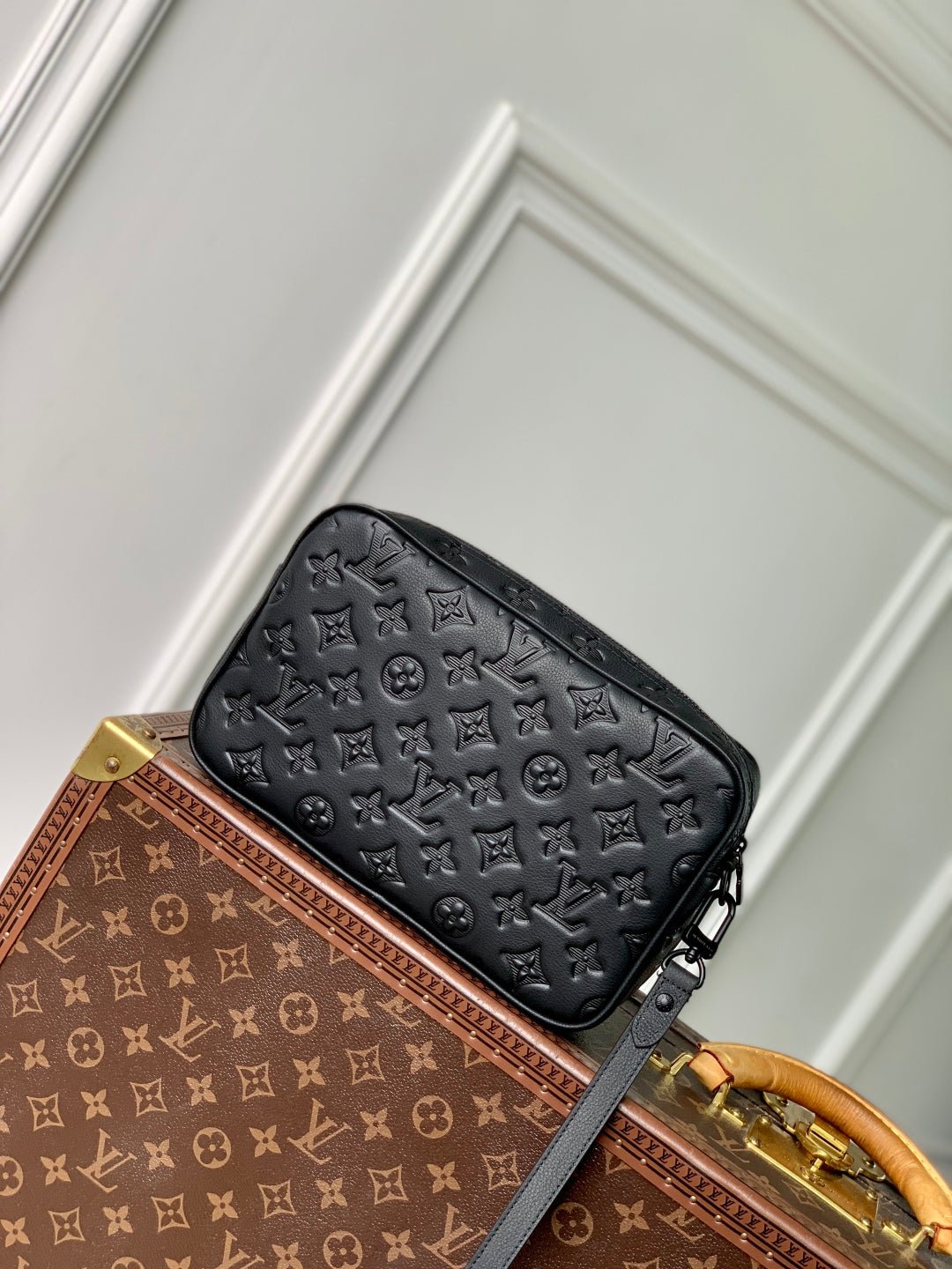 POCHETTE KASAI 24.5 IN BLACK MONOGRAM SHADOW CALFSKIN - Image 2