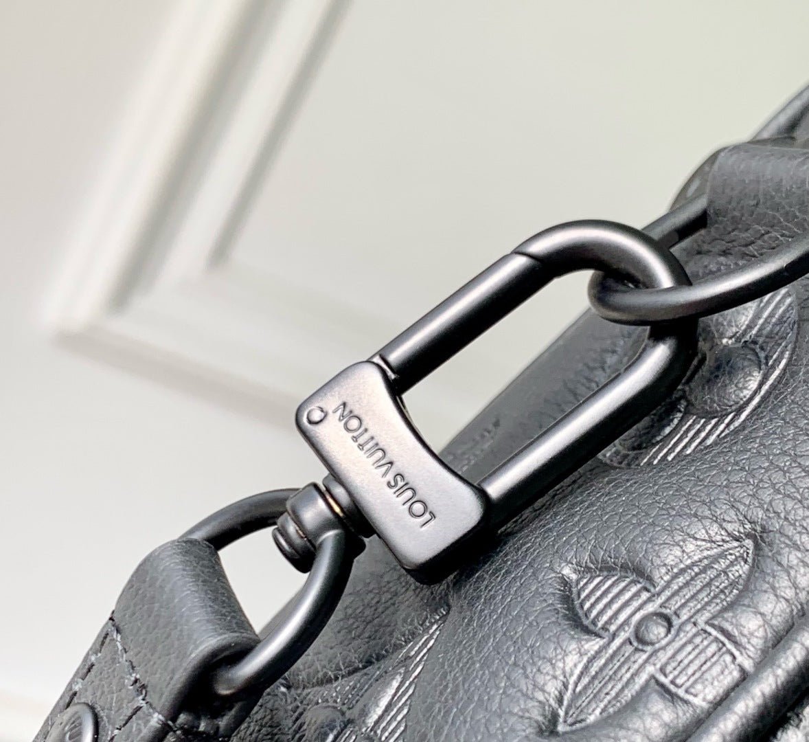 POCHETTE KASAI 24.5 IN BLACK MONOGRAM SHADOW CALFSKIN - Image 8