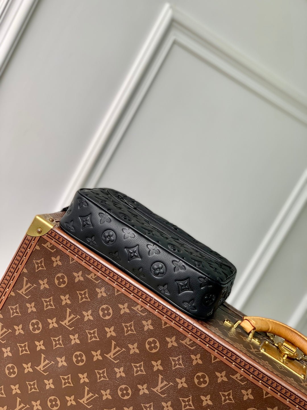 POCHETTE KASAI 24.5 IN BLACK MONOGRAM SHADOW CALFSKIN - Image 5