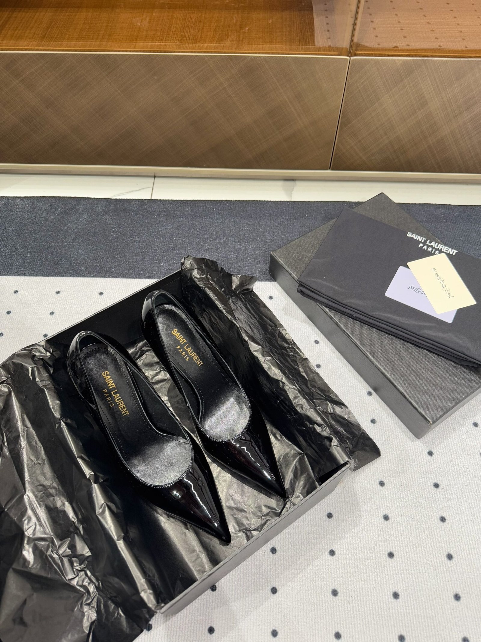 NORMA PUMPS IN BLACK GLOSSY SHEEPSKIN - Image 2