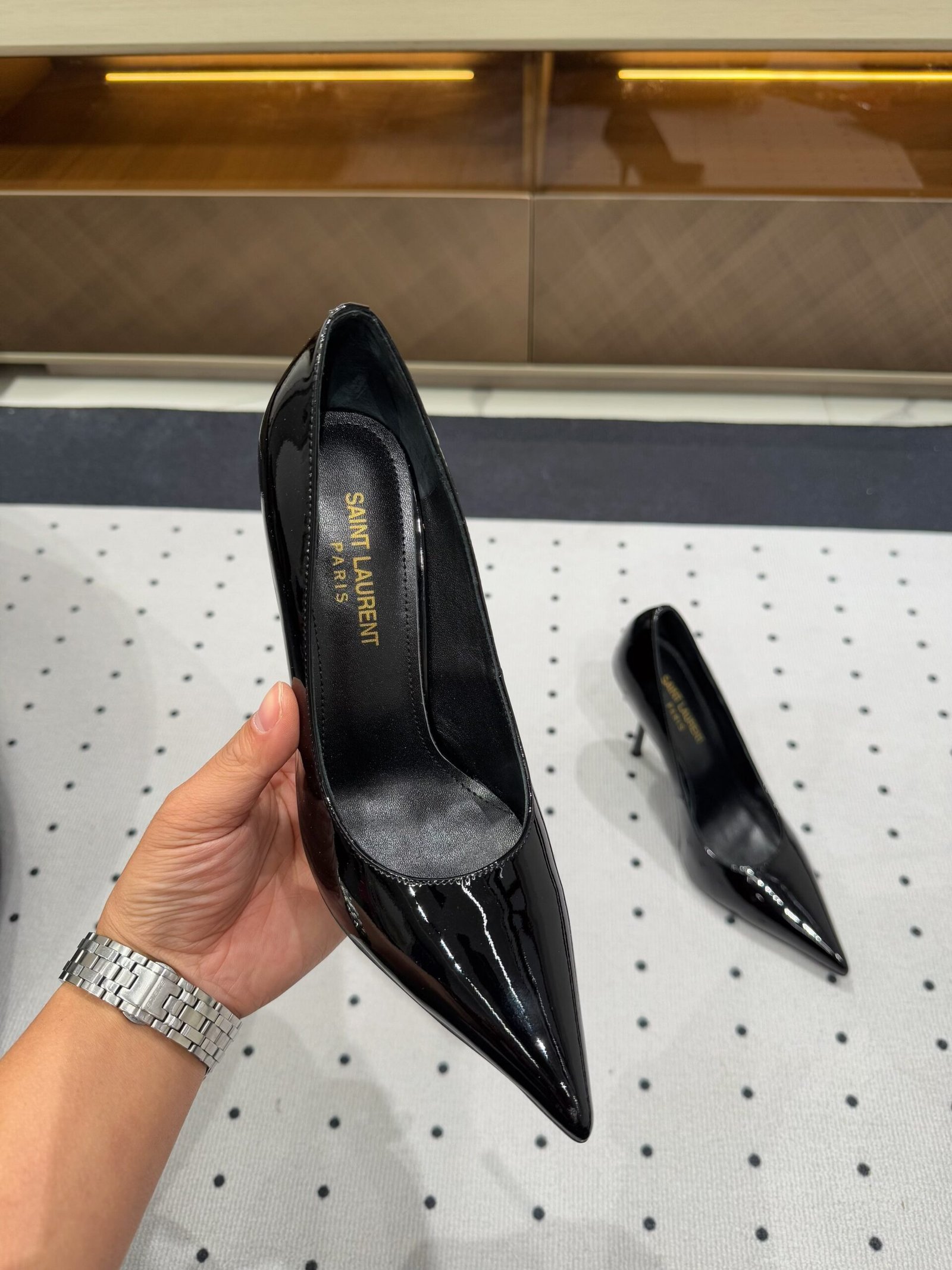 NORMA PUMPS IN BLACK GLOSSY SHEEPSKIN - Image 9