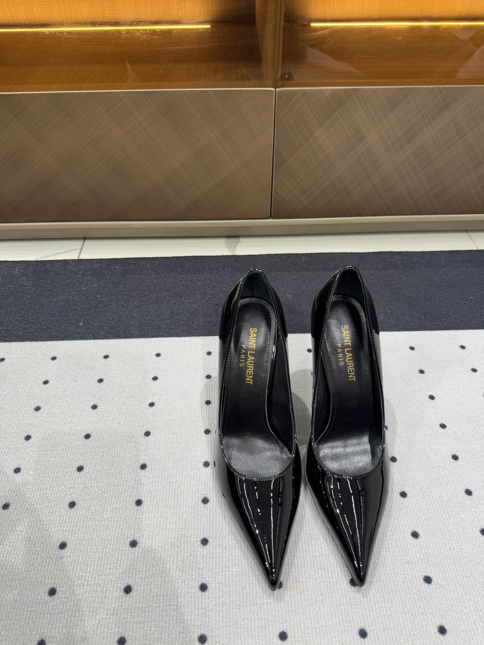 NORMA PUMPS IN BLACK GLOSSY SHEEPSKIN - Image 3