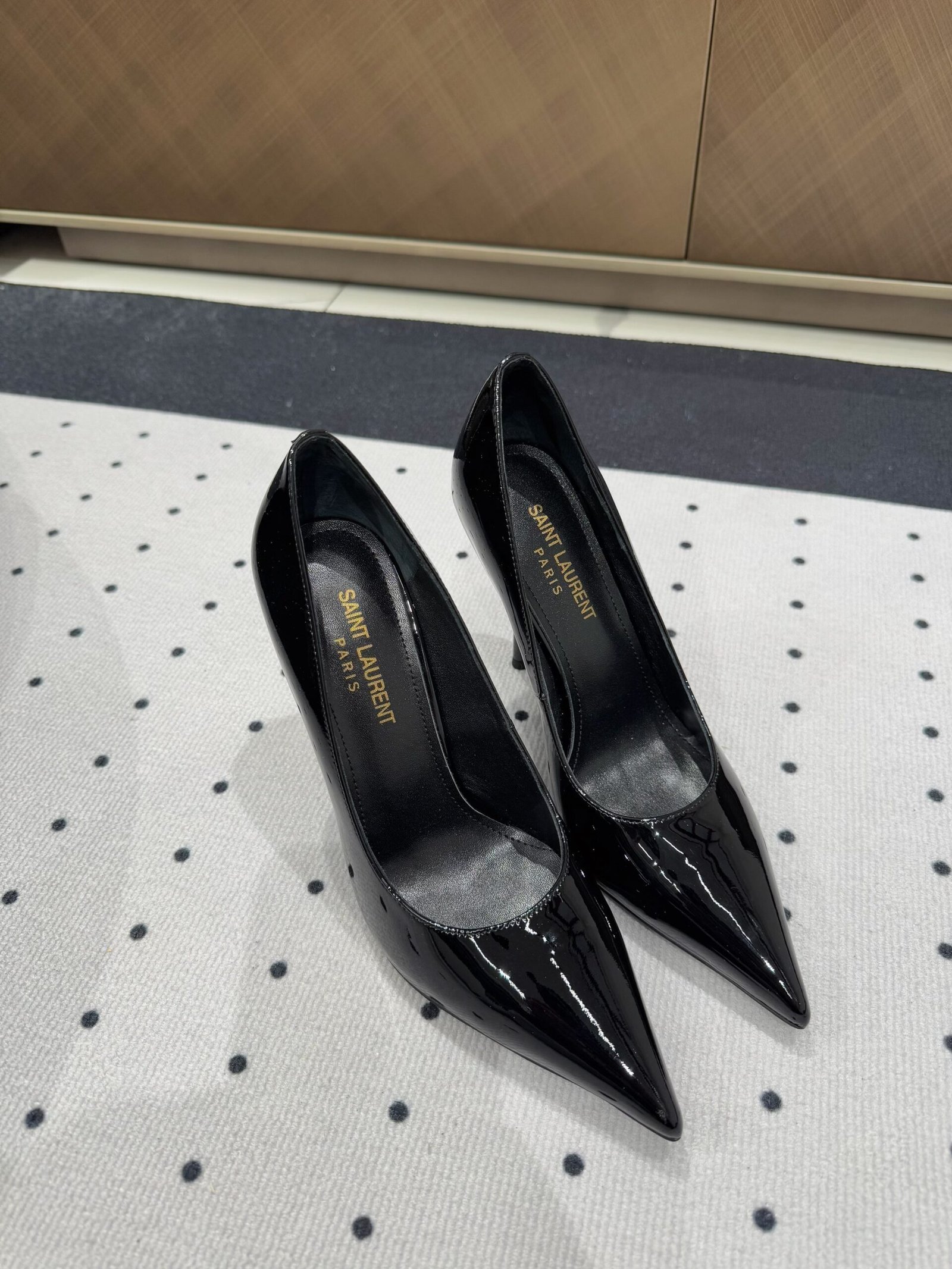 NORMA PUMPS IN BLACK GLOSSY SHEEPSKIN - Image 5