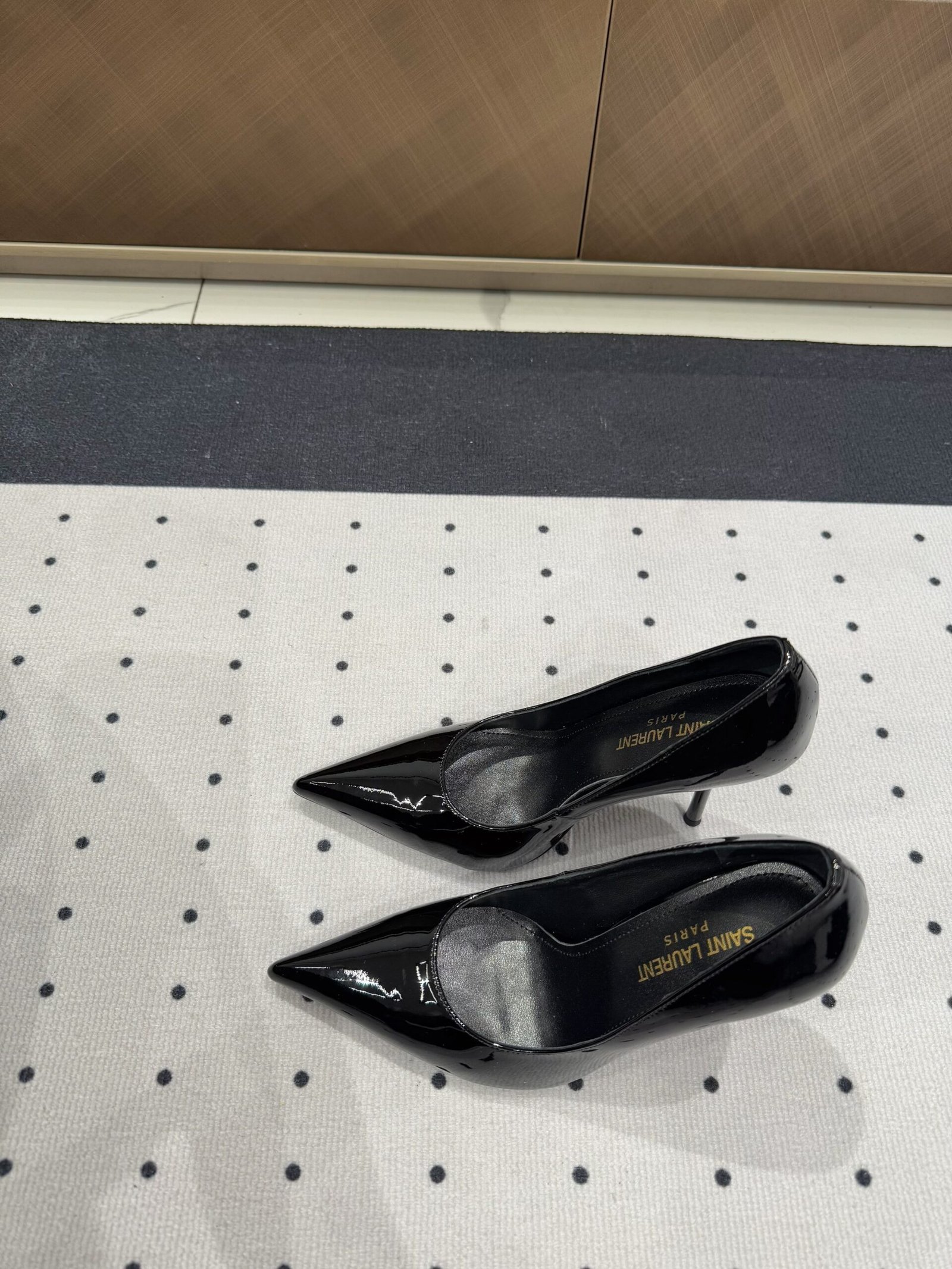 NORMA PUMPS IN BLACK GLOSSY SHEEPSKIN - Image 6