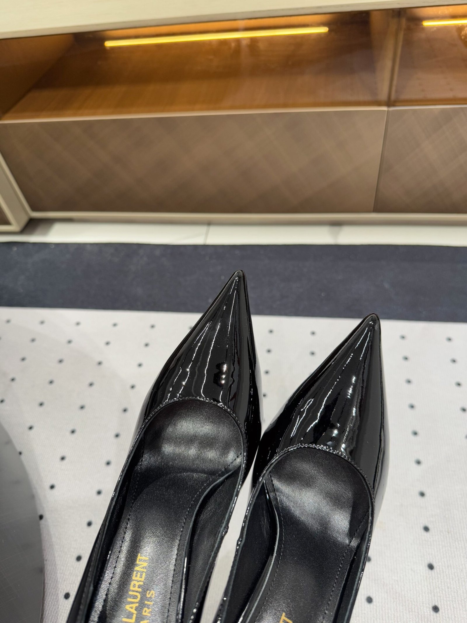 NORMA PUMPS IN BLACK GLOSSY SHEEPSKIN - Image 7