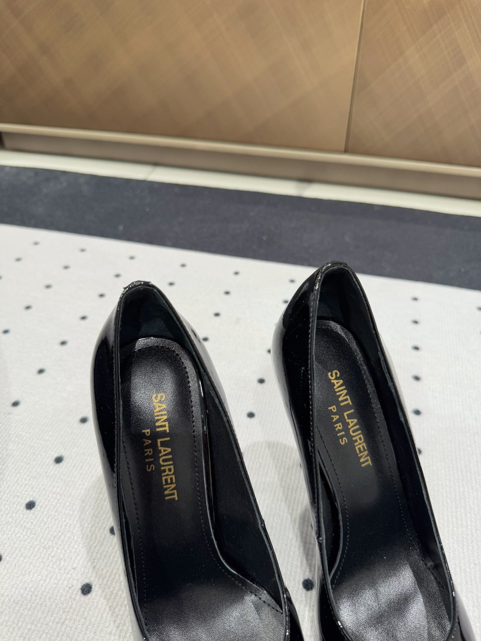 NORMA PUMPS IN BLACK GLOSSY SHEEPSKIN - Image 8