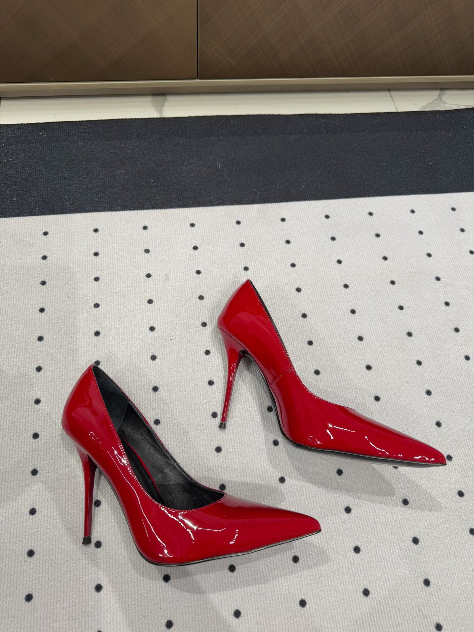 NORMA PUMPS IN RED GLOSSY SHEEPSKIN - Image 6