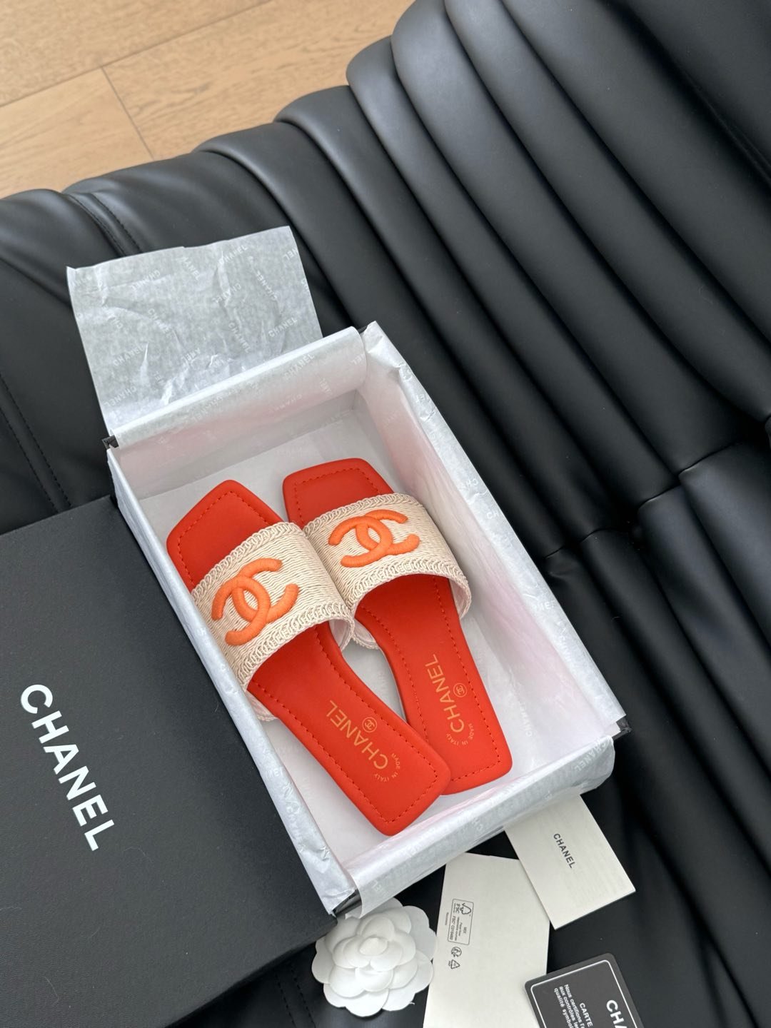 WOVEN SLIDE IN RAFFIA AND VIVID ORANGE LAMBSKIN - Image 6