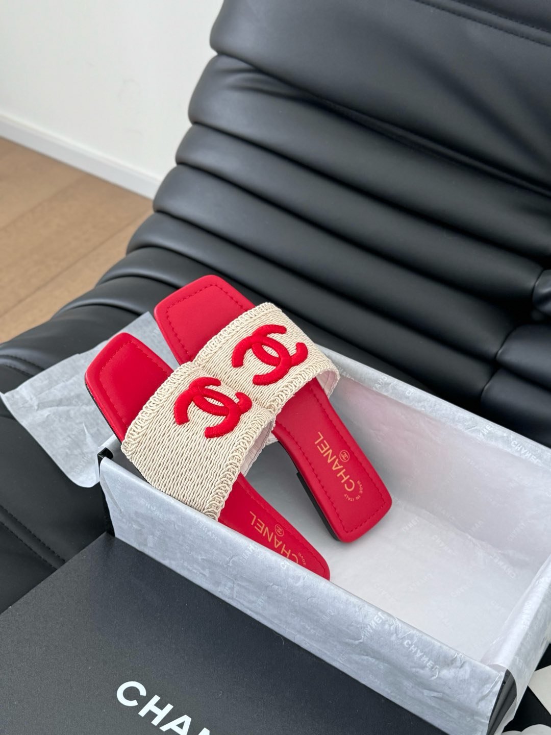 WOVEN SLIDE IN RAFFIA AND RUBY RED LAMBSKIN - Image 6