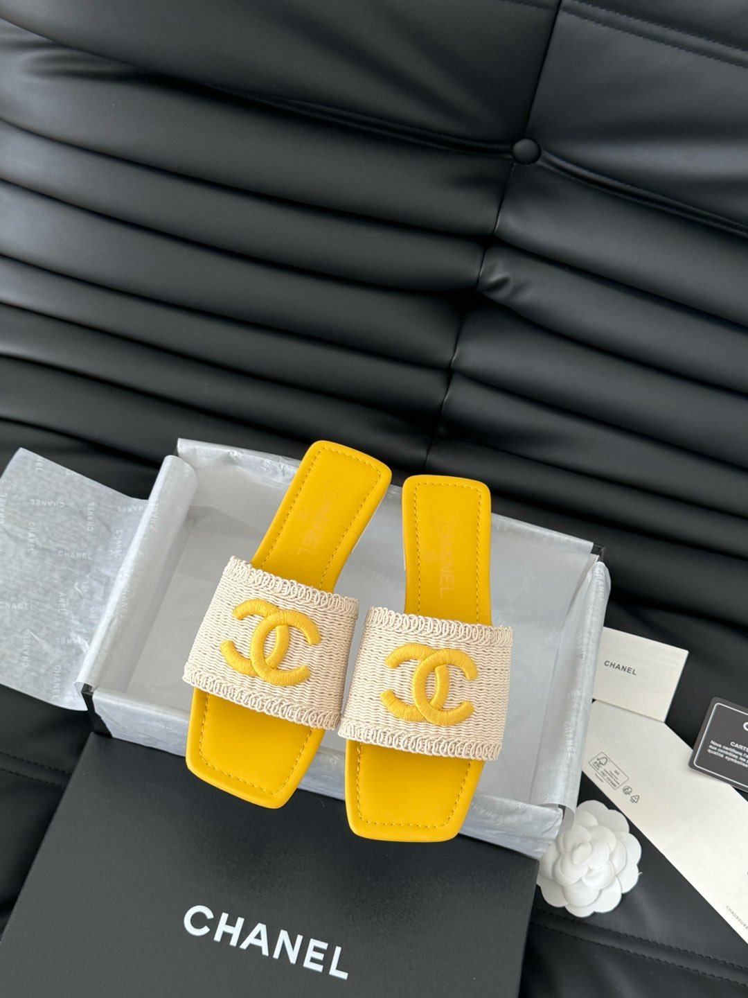 WOVEN SLIDE IN RAFFIA AND LIGHT YELLOW LAMBSKIN - Image 3