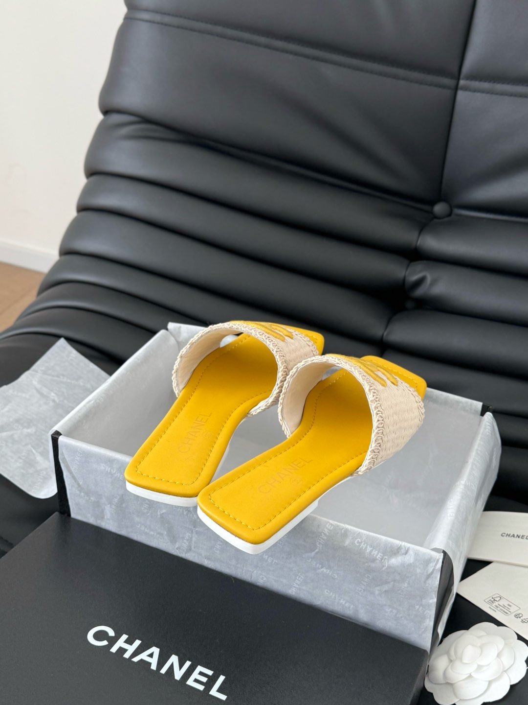 WOVEN SLIDE IN RAFFIA AND LIGHT YELLOW LAMBSKIN - Image 8