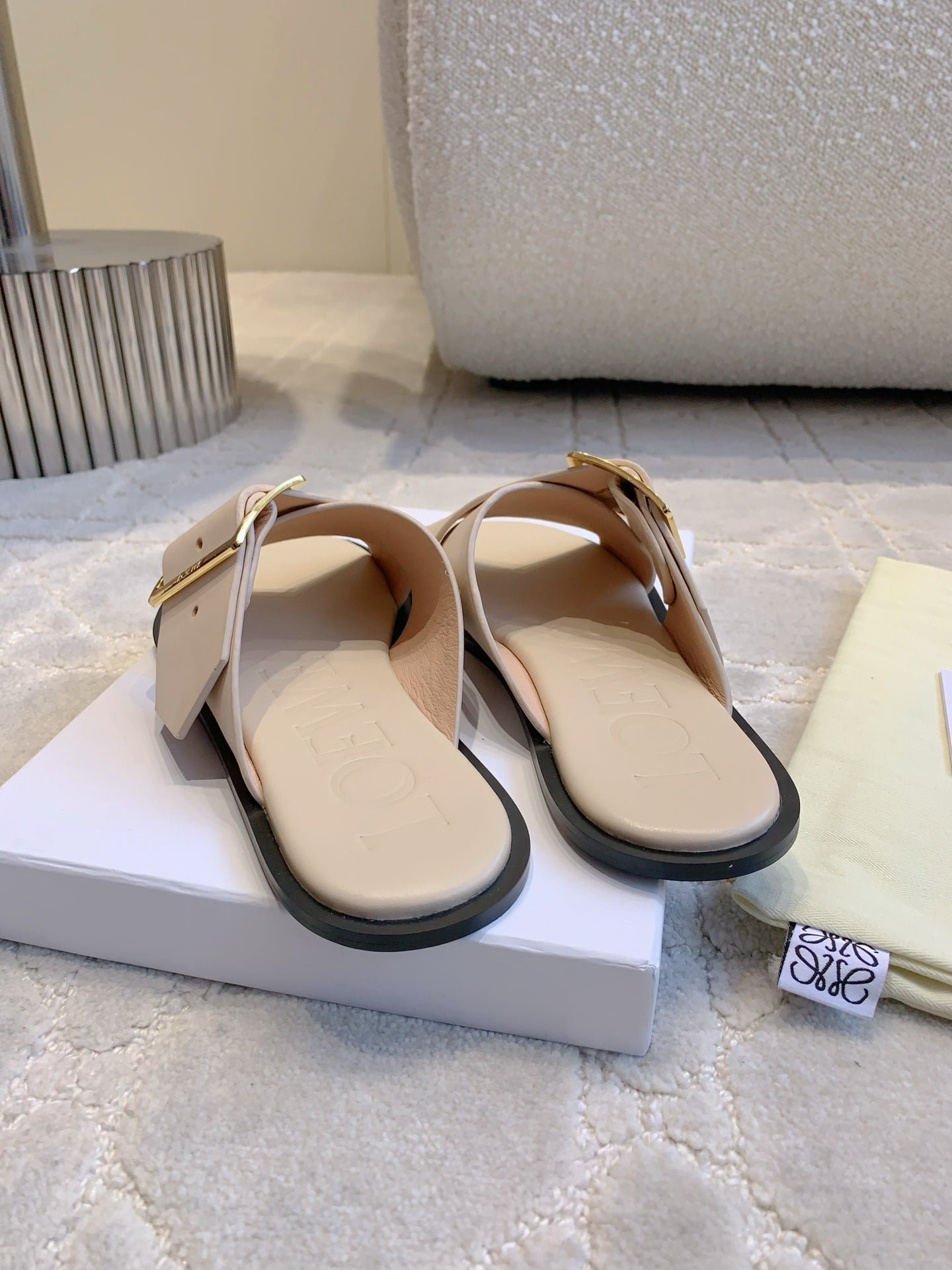 PETAL BELT FLAT SANDAL IN BEIGE CREAM CALFSKIN - Image 6