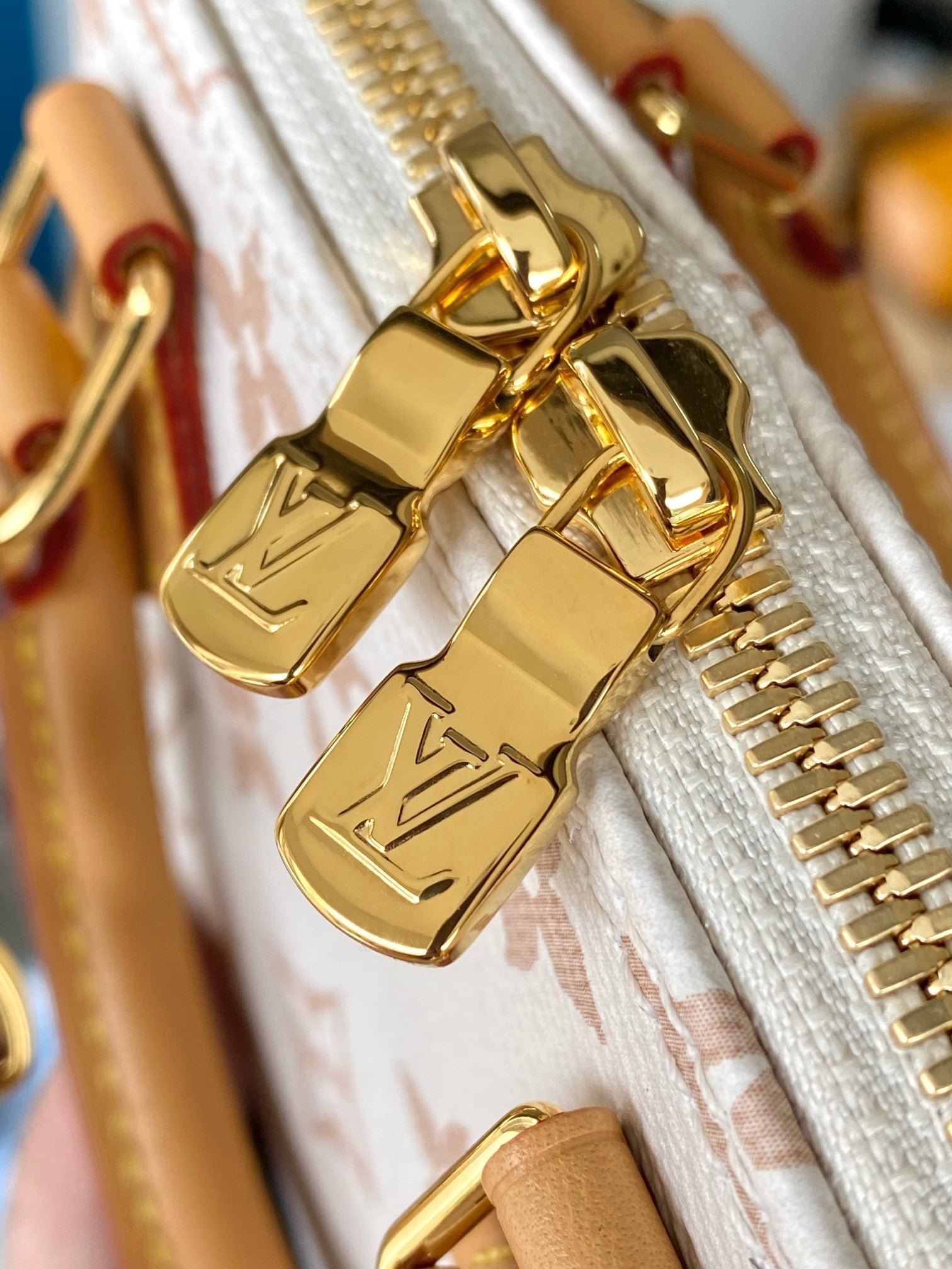 NANO ALMA 18 IN WHITE MONOGRAM DUNE CANVAS GOLD HARDWARE - Image 3