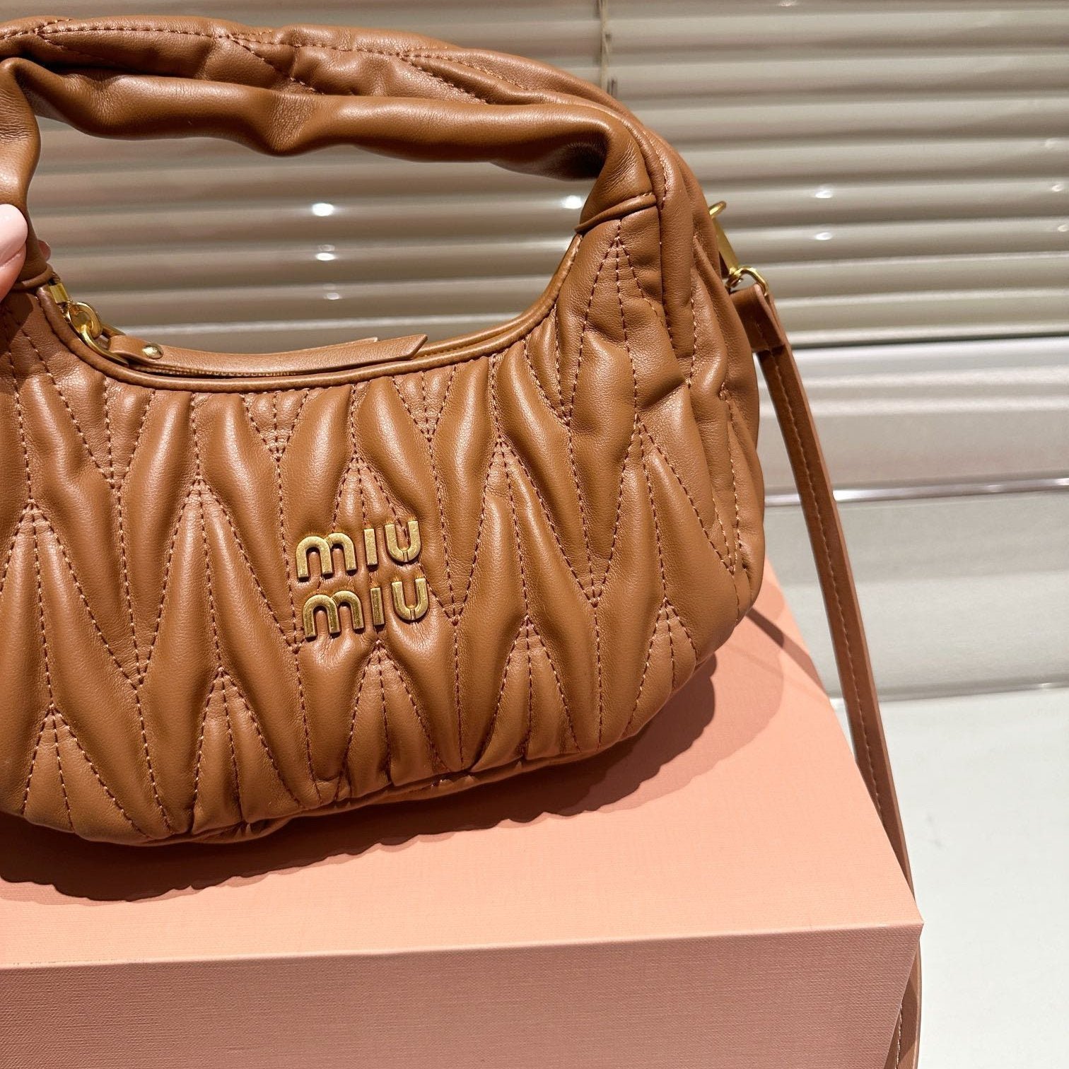 WANDER MATELASSÉ NAPPA HOBO BAG 23 IN CARAMEL BROWN LAMBSKIN - Image 5