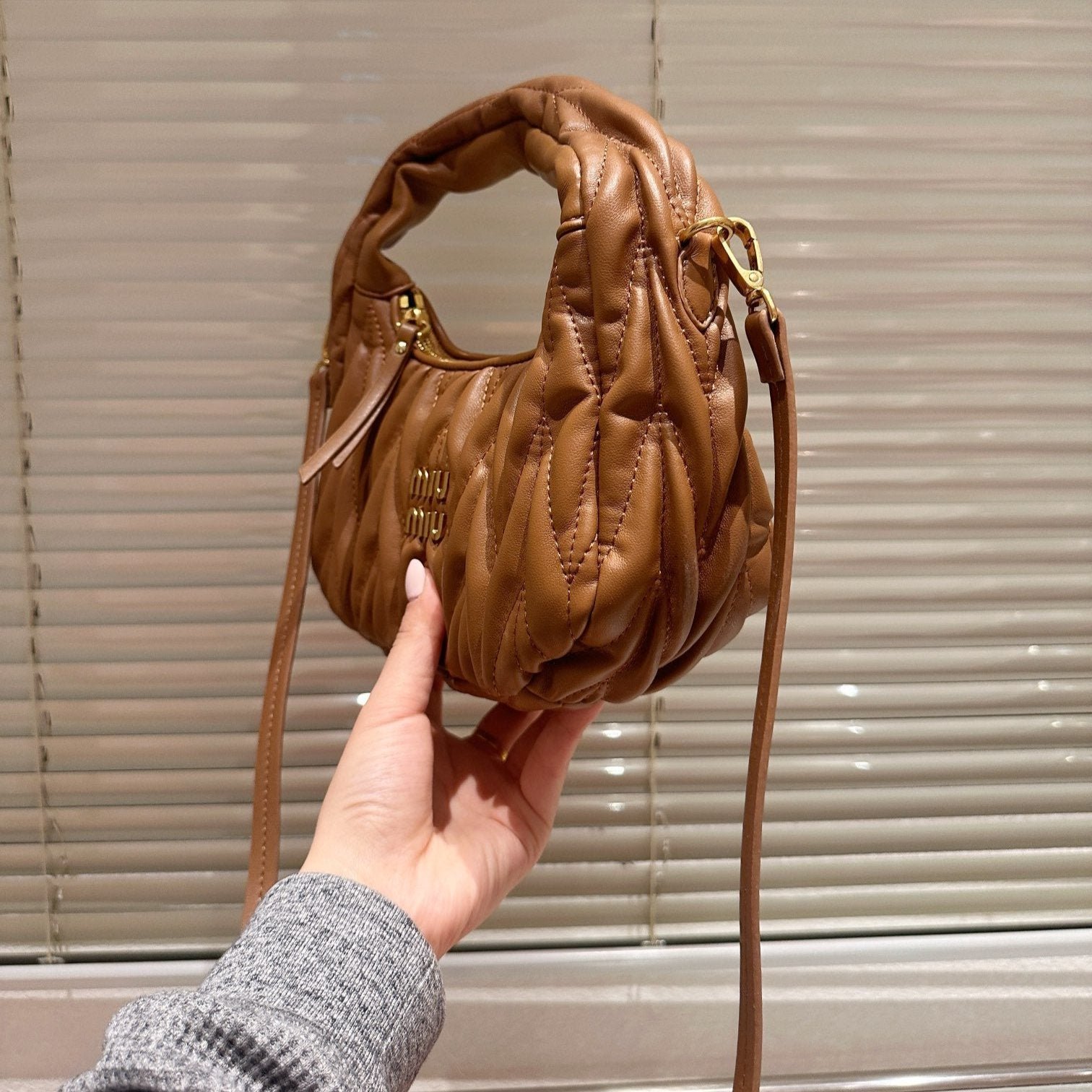 WANDER MATELASSÉ NAPPA HOBO BAG 23 IN CARAMEL BROWN LAMBSKIN - Image 9