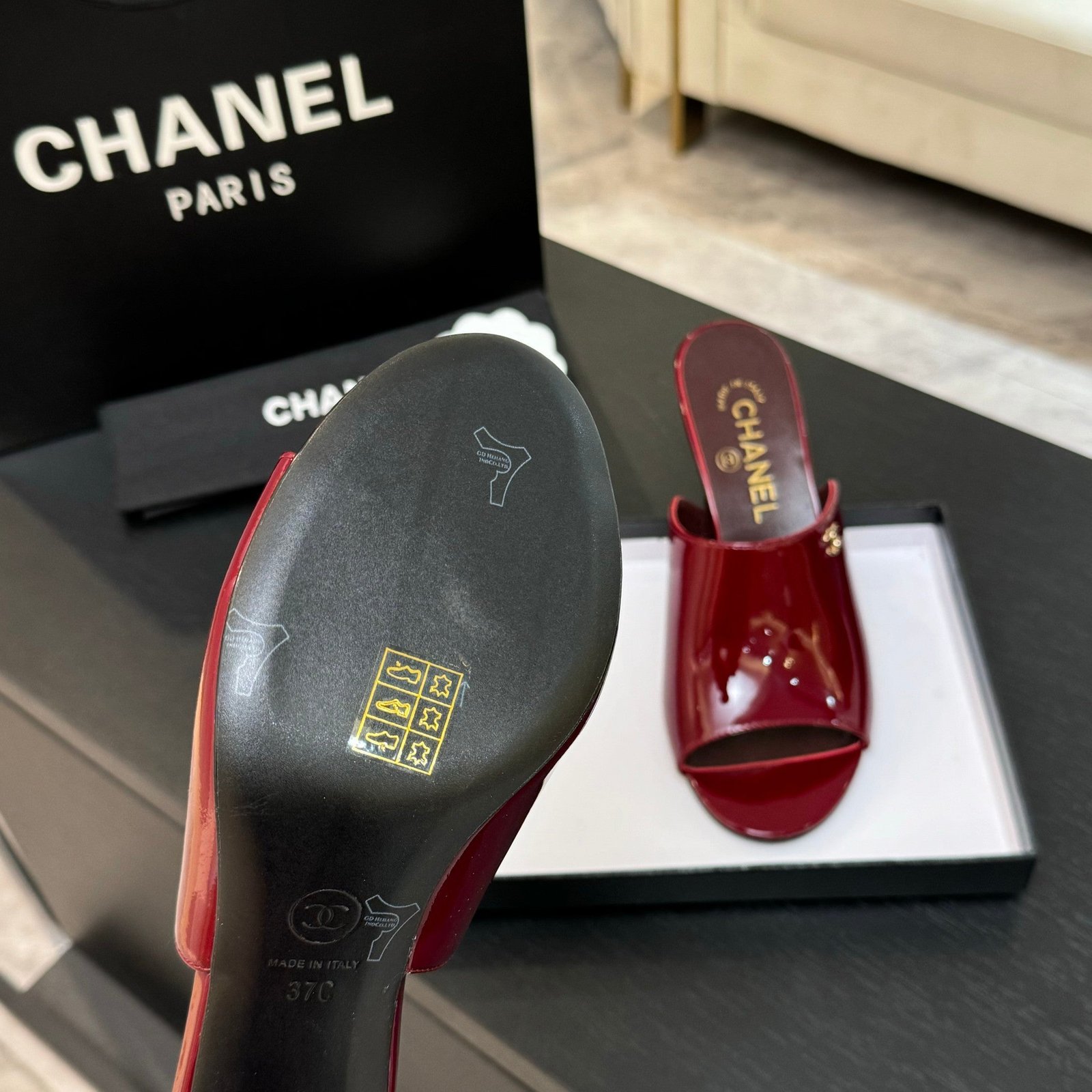 PEEP TOE MULE 85MM IN WINE RED PATENT CALFSKIN - Image 3