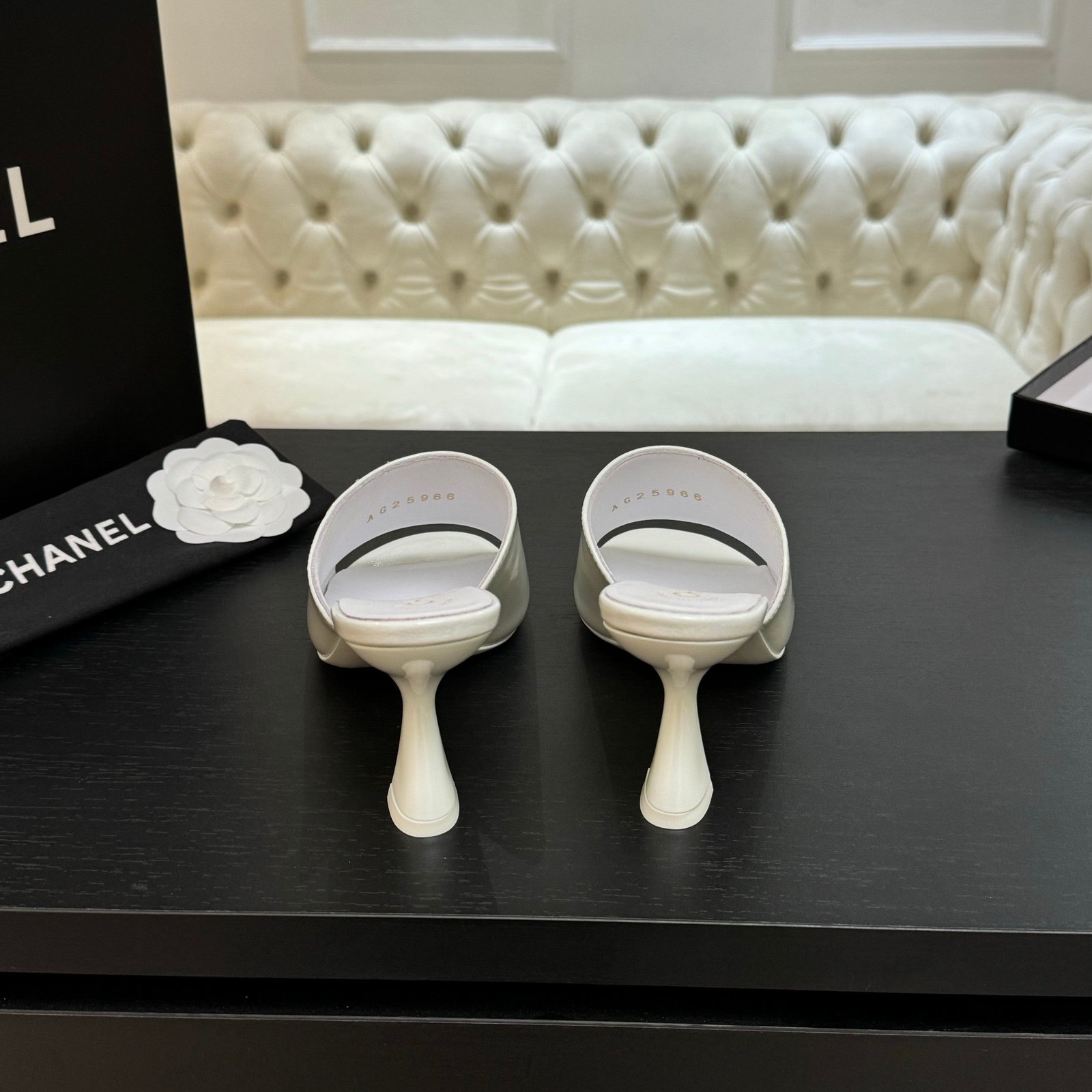 PEEP TOE MULE 85MM IN WHITE PATENT CALFSKIN - Image 6