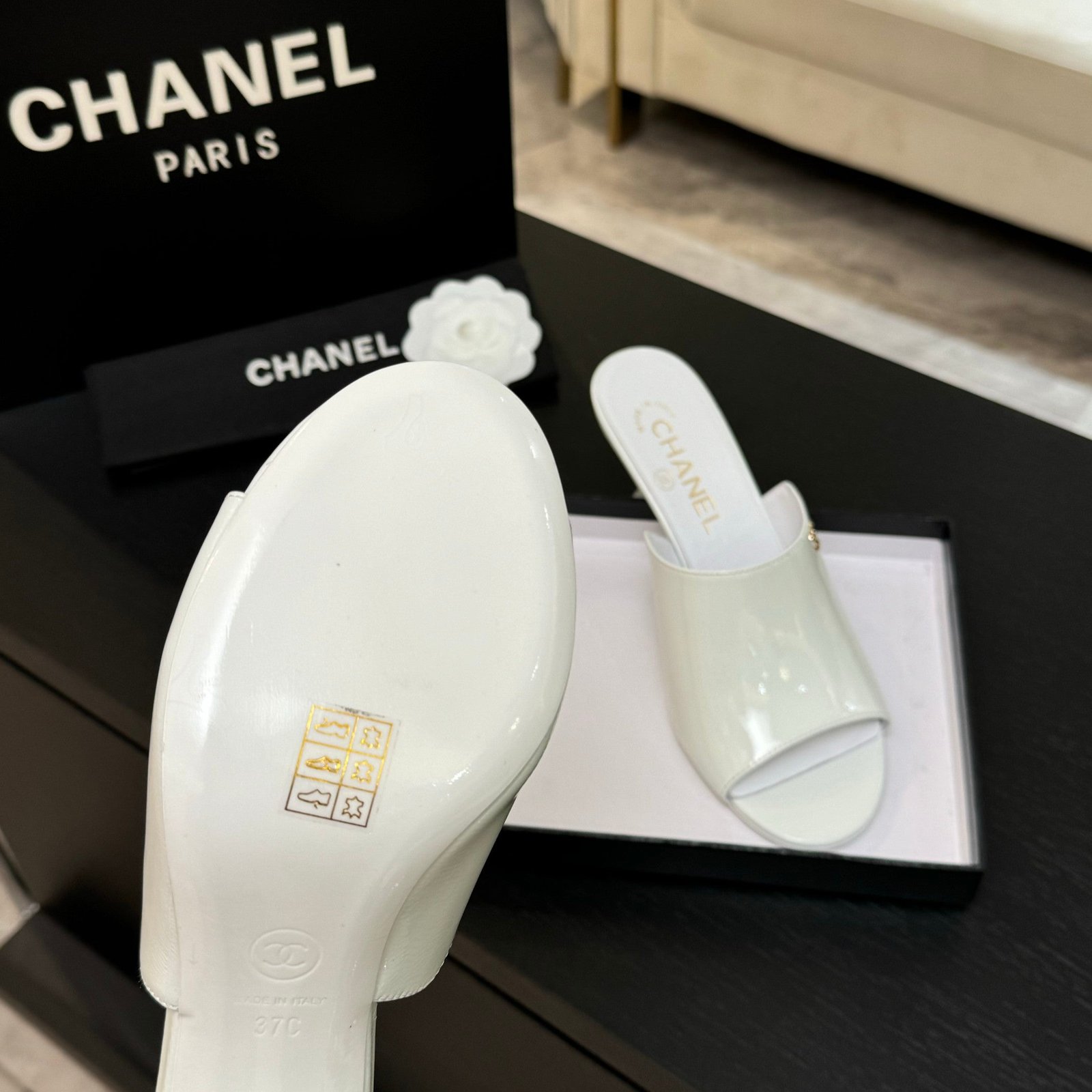PEEP TOE MULE 85MM IN WHITE PATENT CALFSKIN - Image 7
