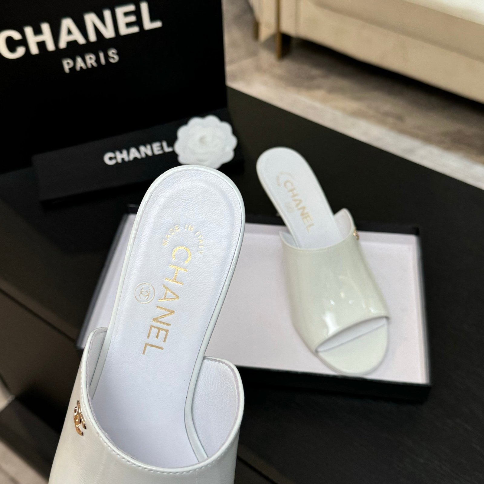 PEEP TOE MULE 85MM IN WHITE PATENT CALFSKIN - Image 9