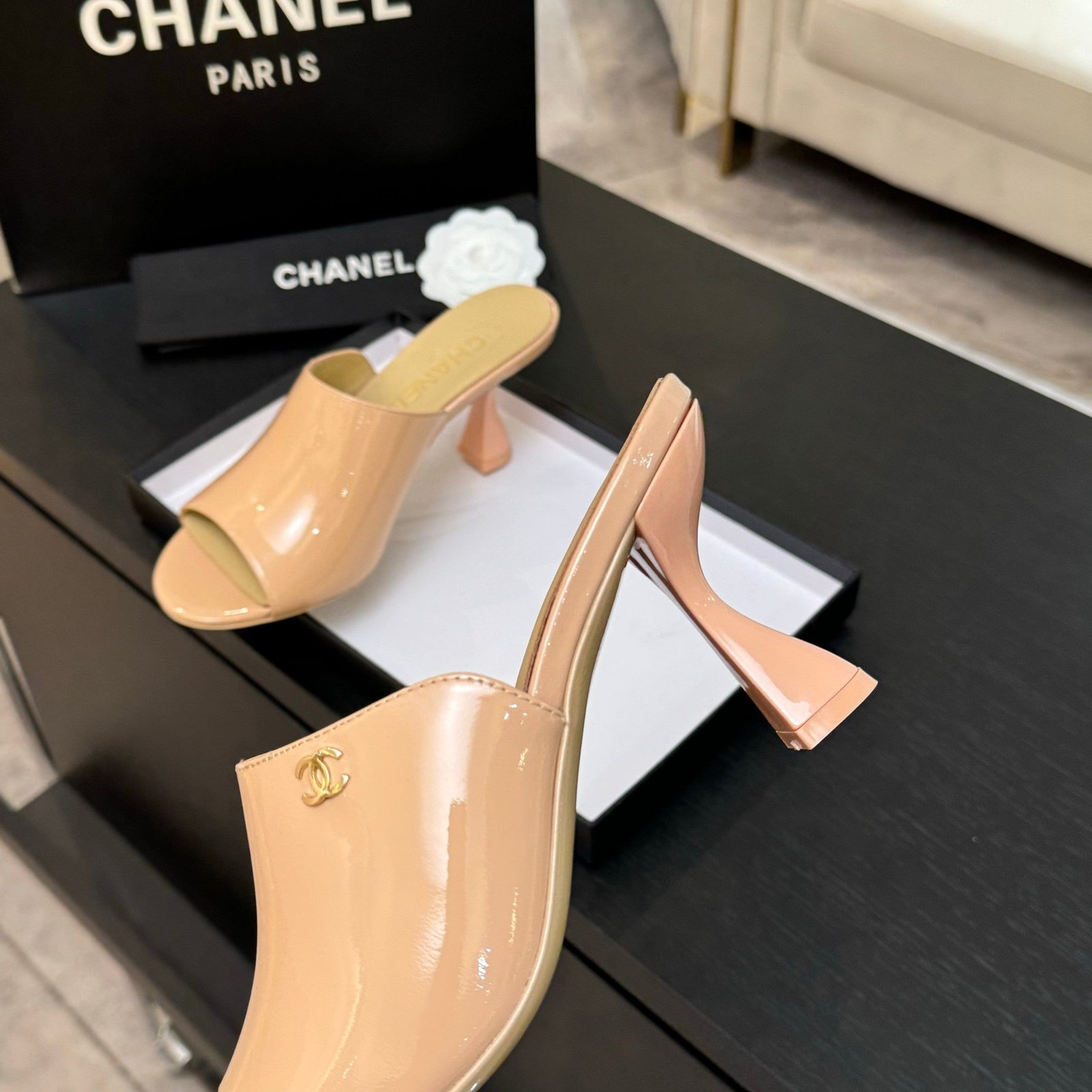PEEP TOE MULE 85MM IN APRICOT ORANGE PATENT CALFSKIN - Image 9