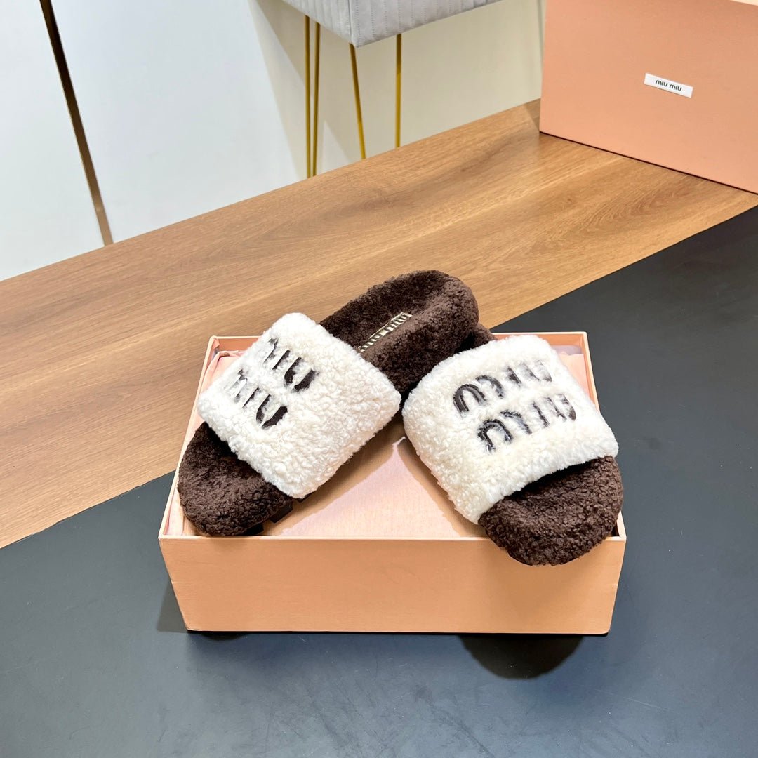 WOOL SLIPPER WHITE AND CHOCOLATE - Image 2