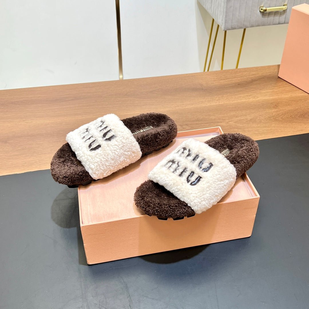WOOL SLIPPER WHITE AND CHOCOLATE - Image 4