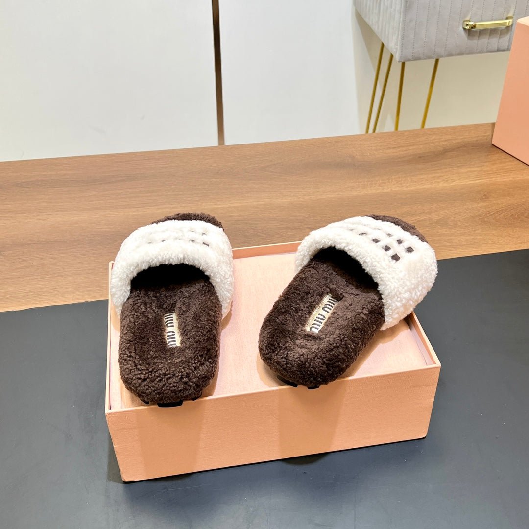 WOOL SLIPPER WHITE AND CHOCOLATE - Image 6