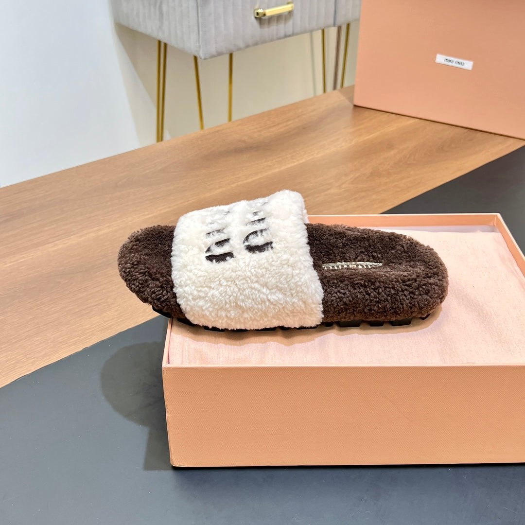 WOOL SLIPPER WHITE AND CHOCOLATE - Image 8