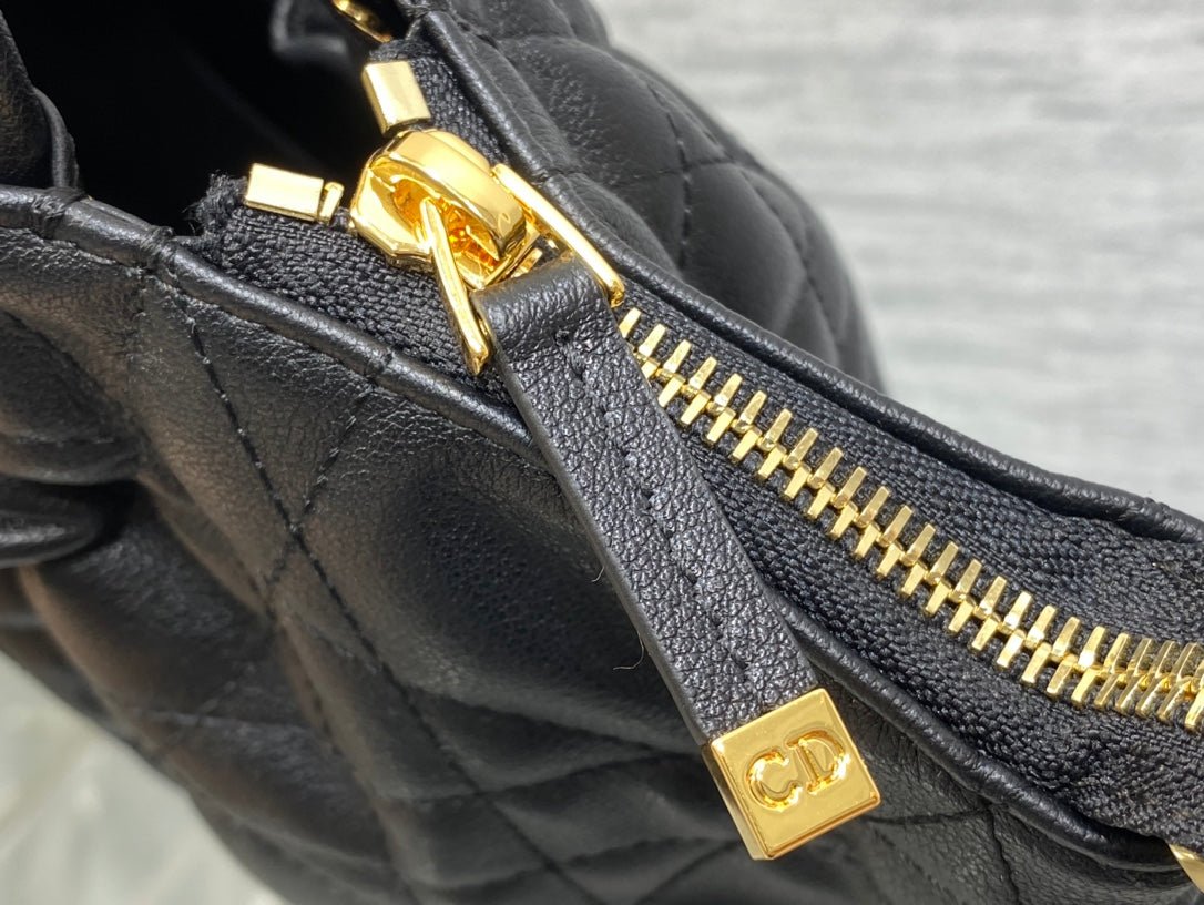 WALK IN PURSE 36 BAG BLACK LAMBSKIN WITH GOLD HARDWARE - Image 6