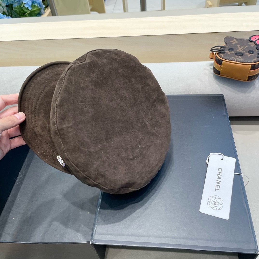 NEWSBOY CAP IN WALNUT BROWN SUEDE 429939 - Image 4