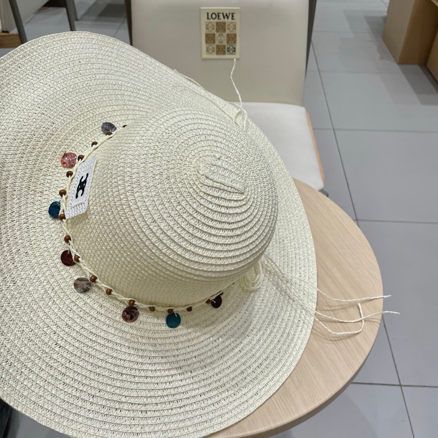 WIDE BRIM HAT MODEL 652186 IN WHITE WOVEN STRAW - Image 5