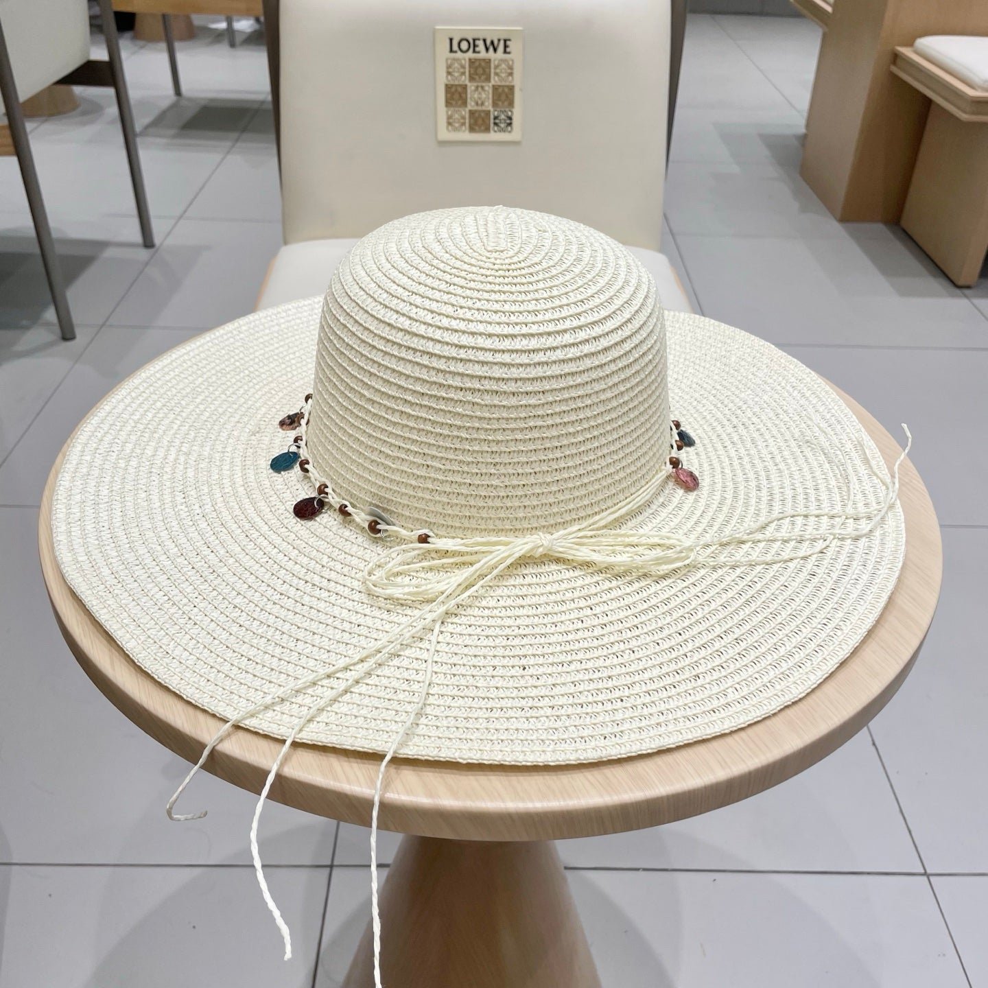 WIDE BRIM HAT MODEL 652186 IN WHITE WOVEN STRAW - Image 3